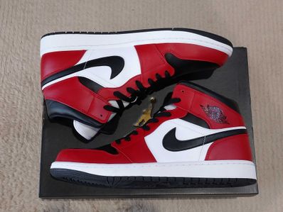Nike Air Jordan 1 Mid "Chicago Black Toe"