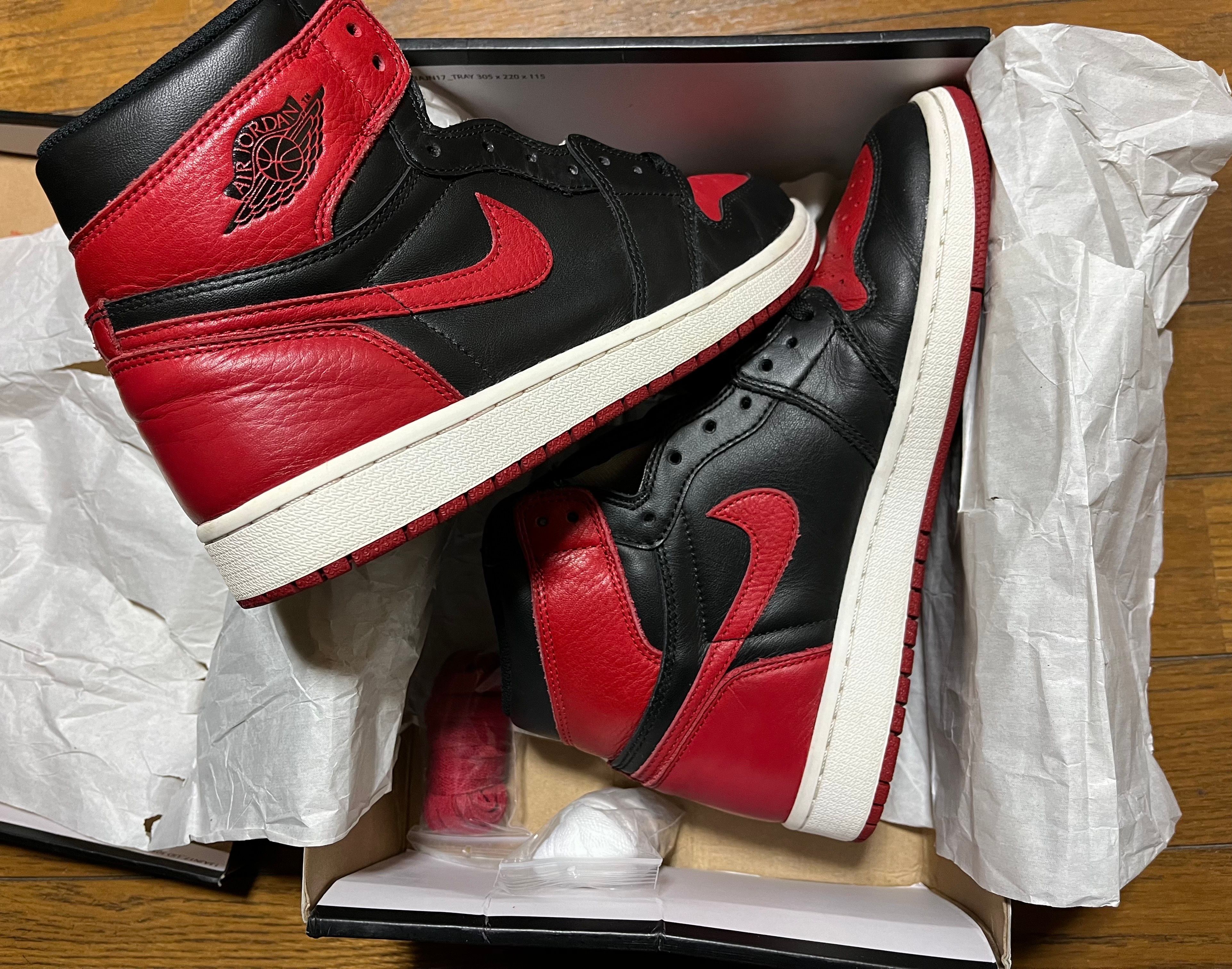 Nike Air Jordan 1 Retro High OG "Bred/Banned" (2016)