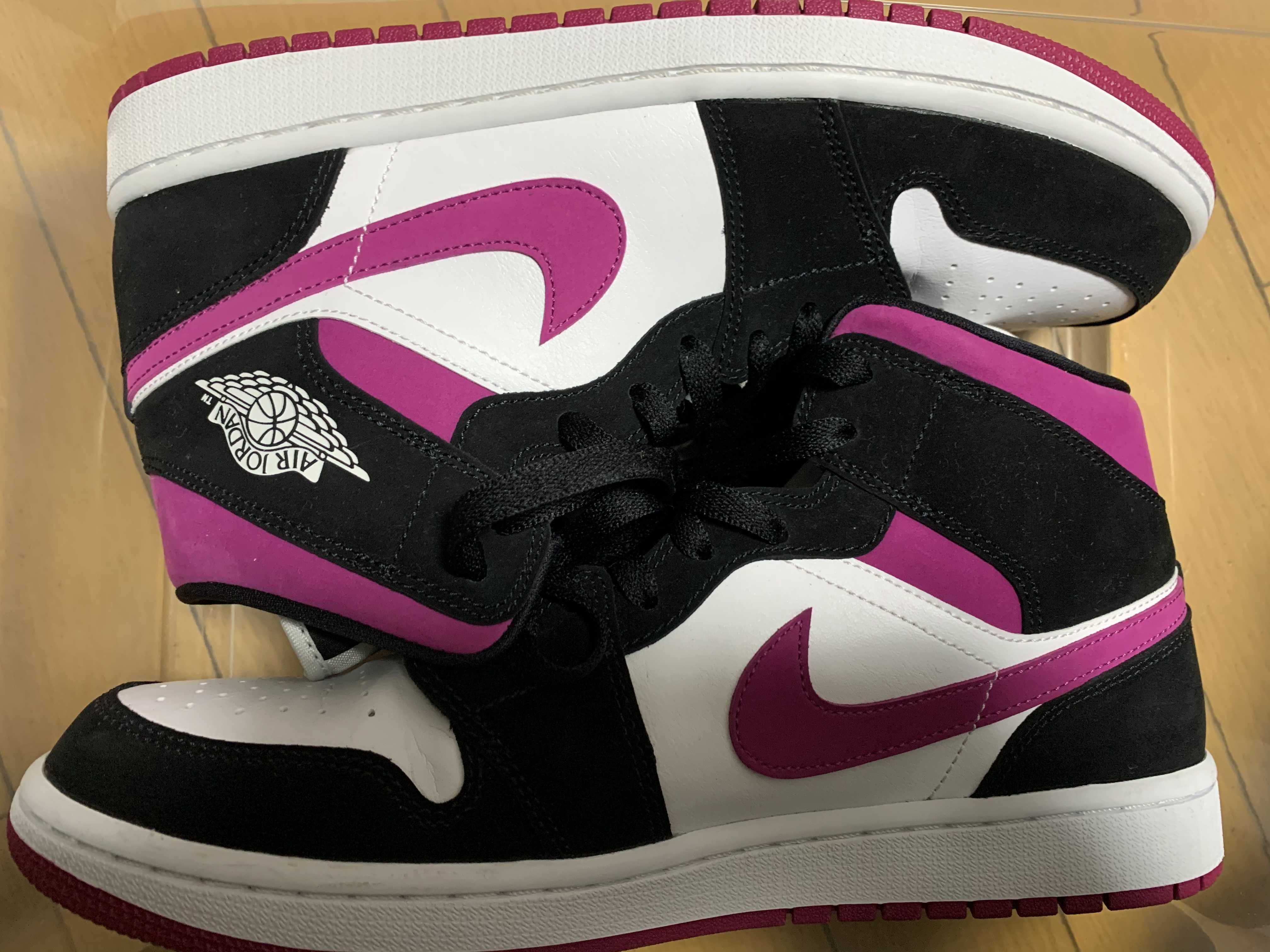 NIKE Women's AIR JORDAN 1 MID "MAGENTA"