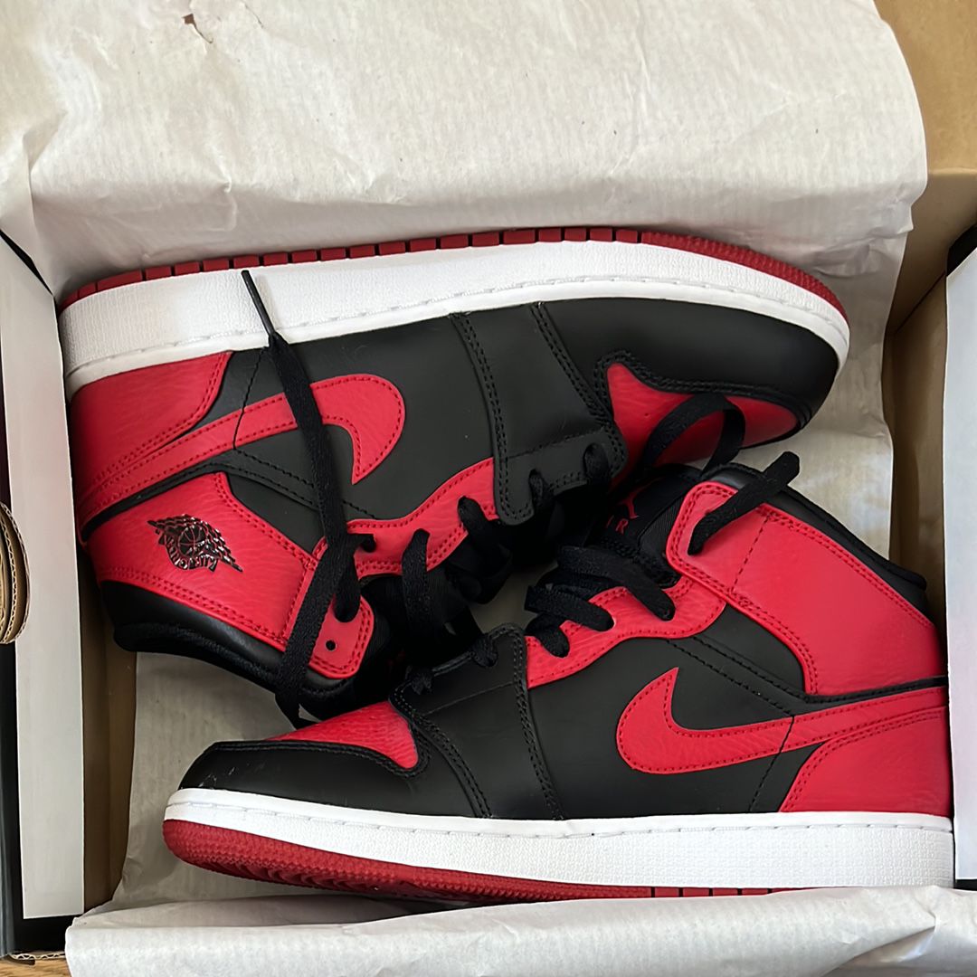 Nike GS Air Jordan 1 Mid "Bred"