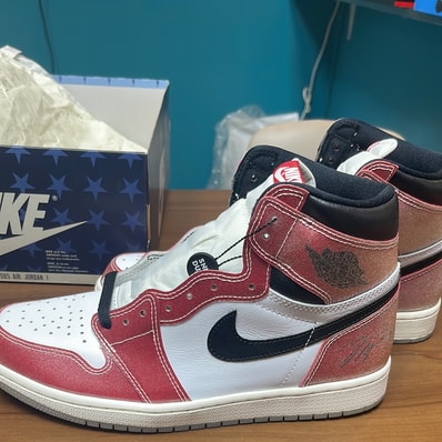 Trophy Room × Nike Air Jordan 1 Retro High "Chicago" (Friends and Family) (Blue Laces)