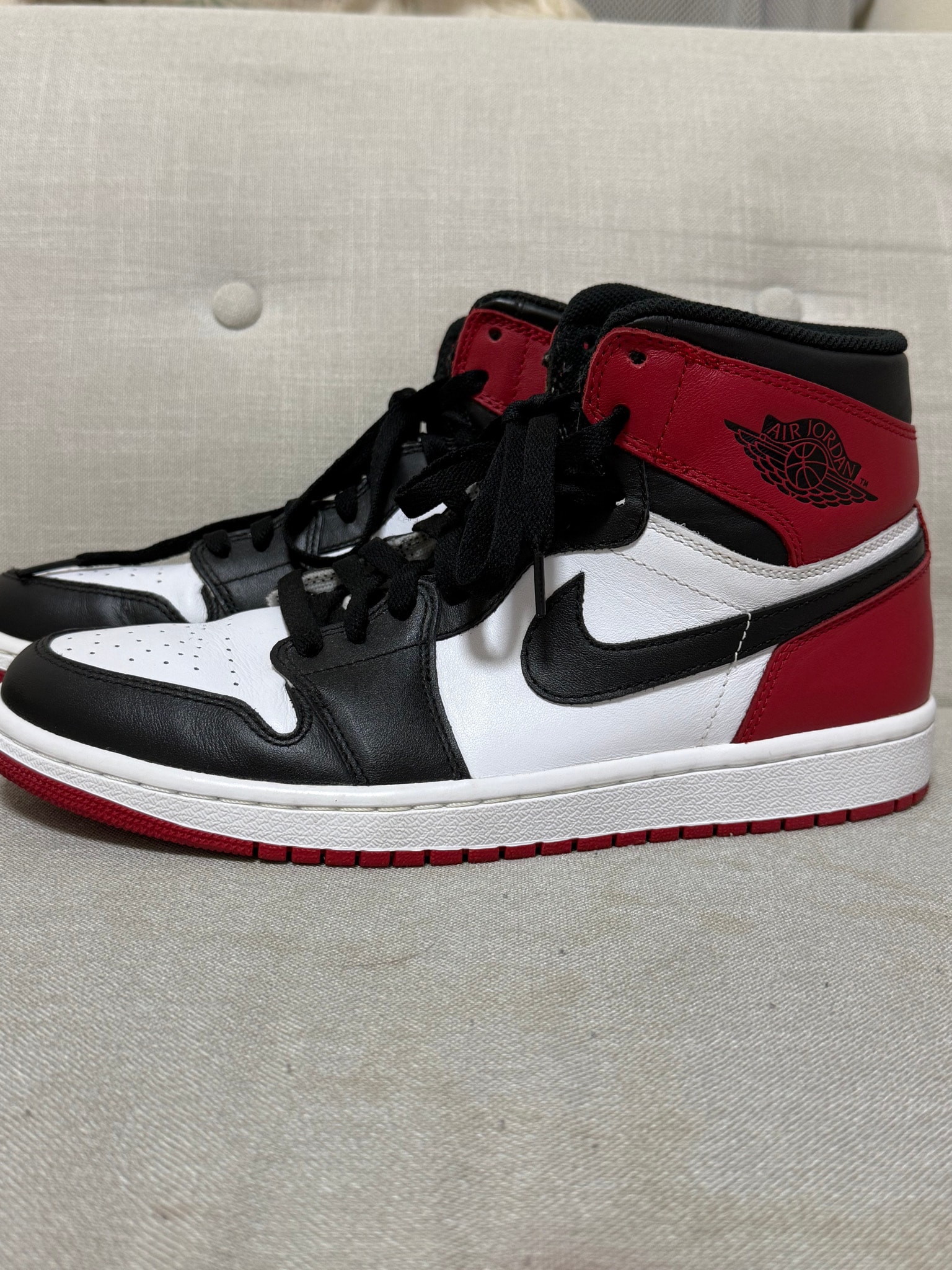 Nike Air Jordan 1 Retro High OG "Black Toe"