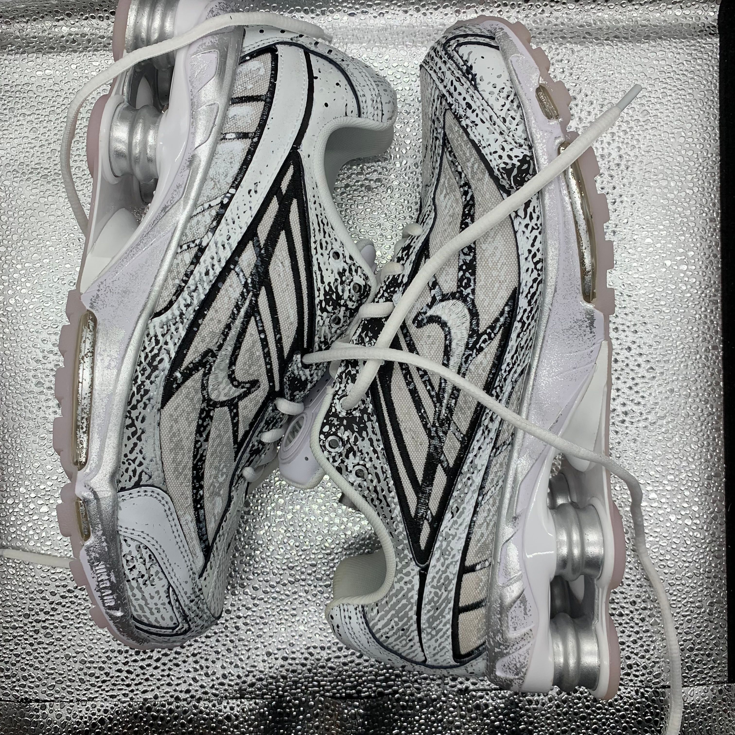 ナイキ ショックス ライド2 "ホワイト/メタリックプラチナム/ブラック/フラットゴールド"