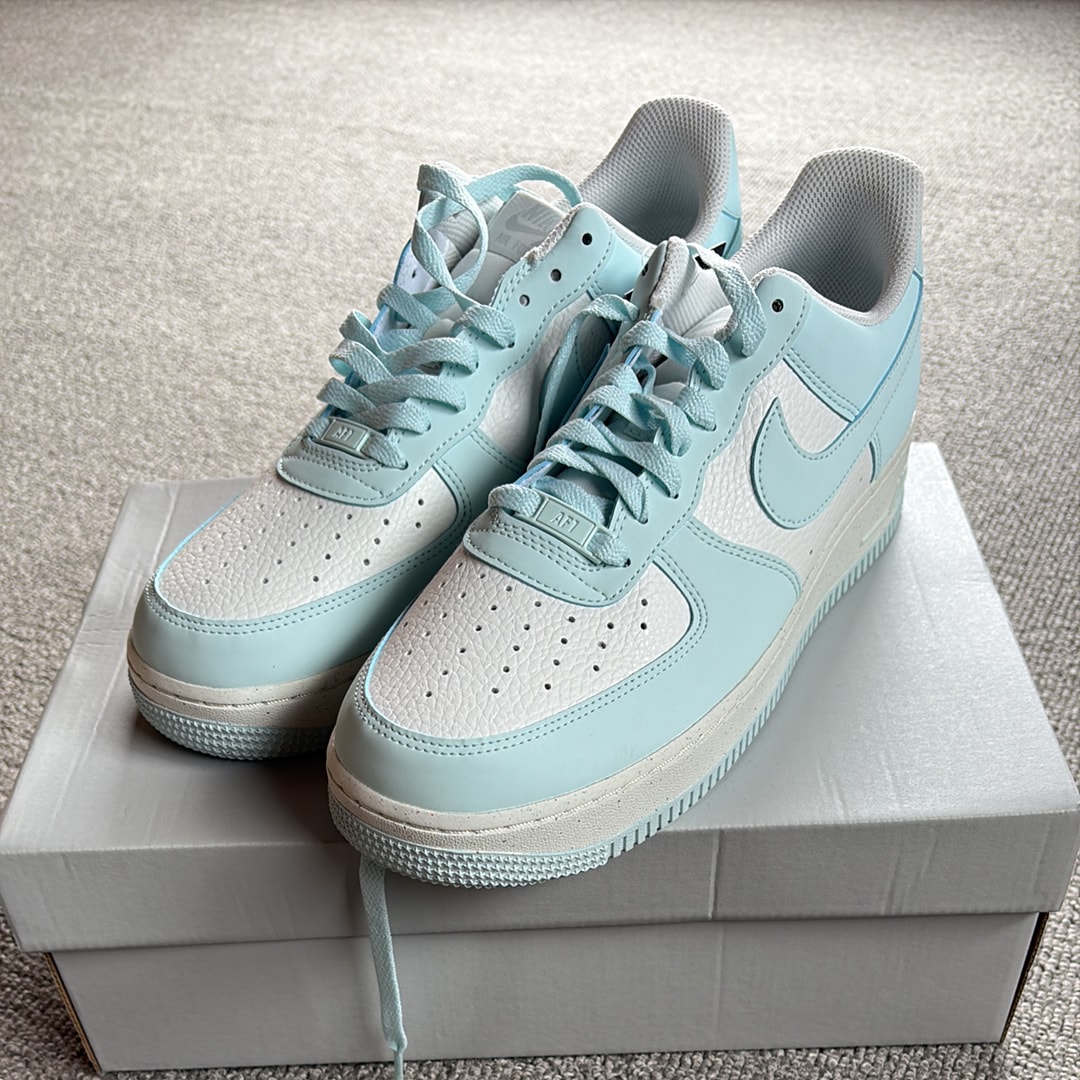 ナイキ ウィメンズ エアフォース1 ロー ネクストネイチャー "グレイシャーブルー"