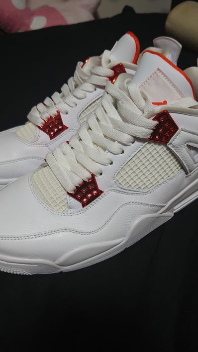 NIKE AIR JORDAN 4 RETRO