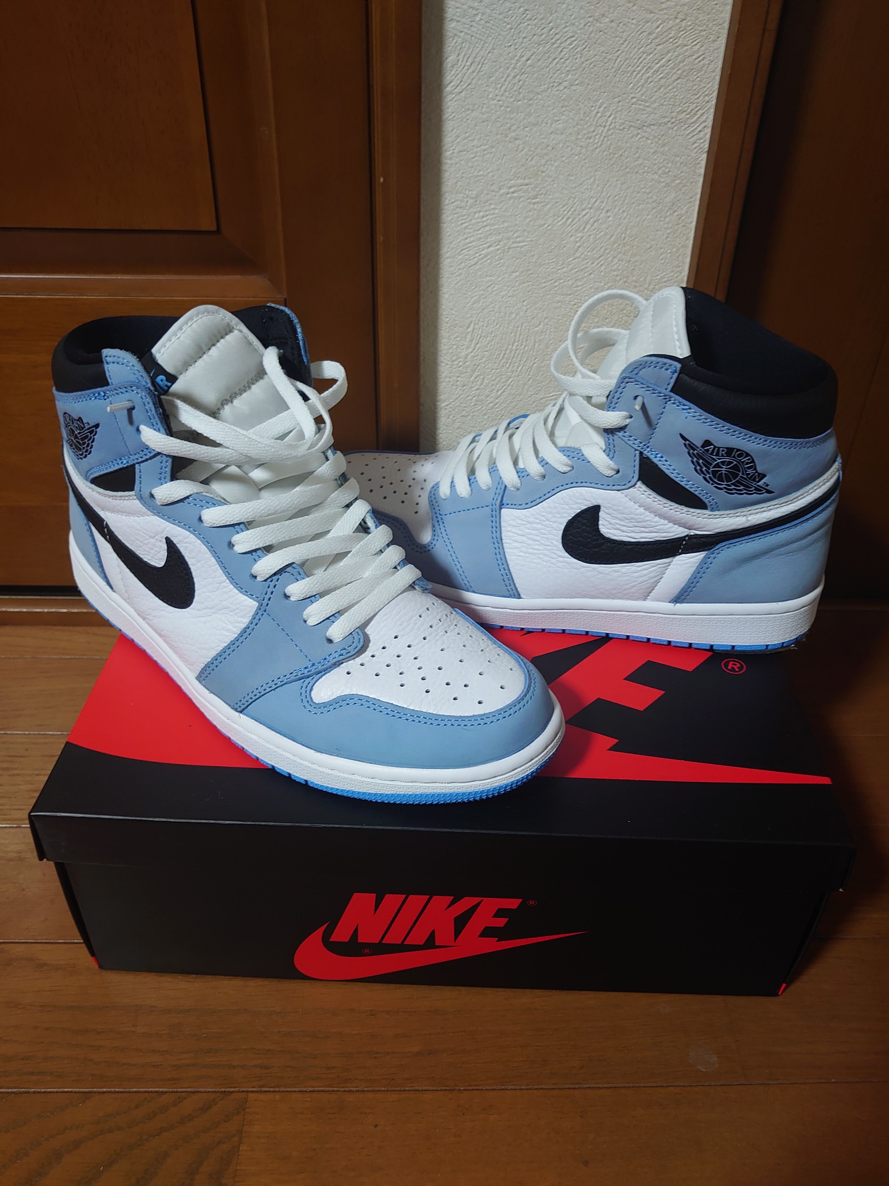 Nike Air Jordan 1 High OG "University Blue"