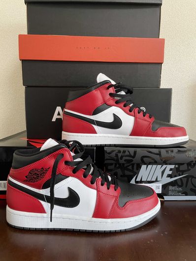 Nike Air Jordan 1 Mid "Chicago Black Toe"