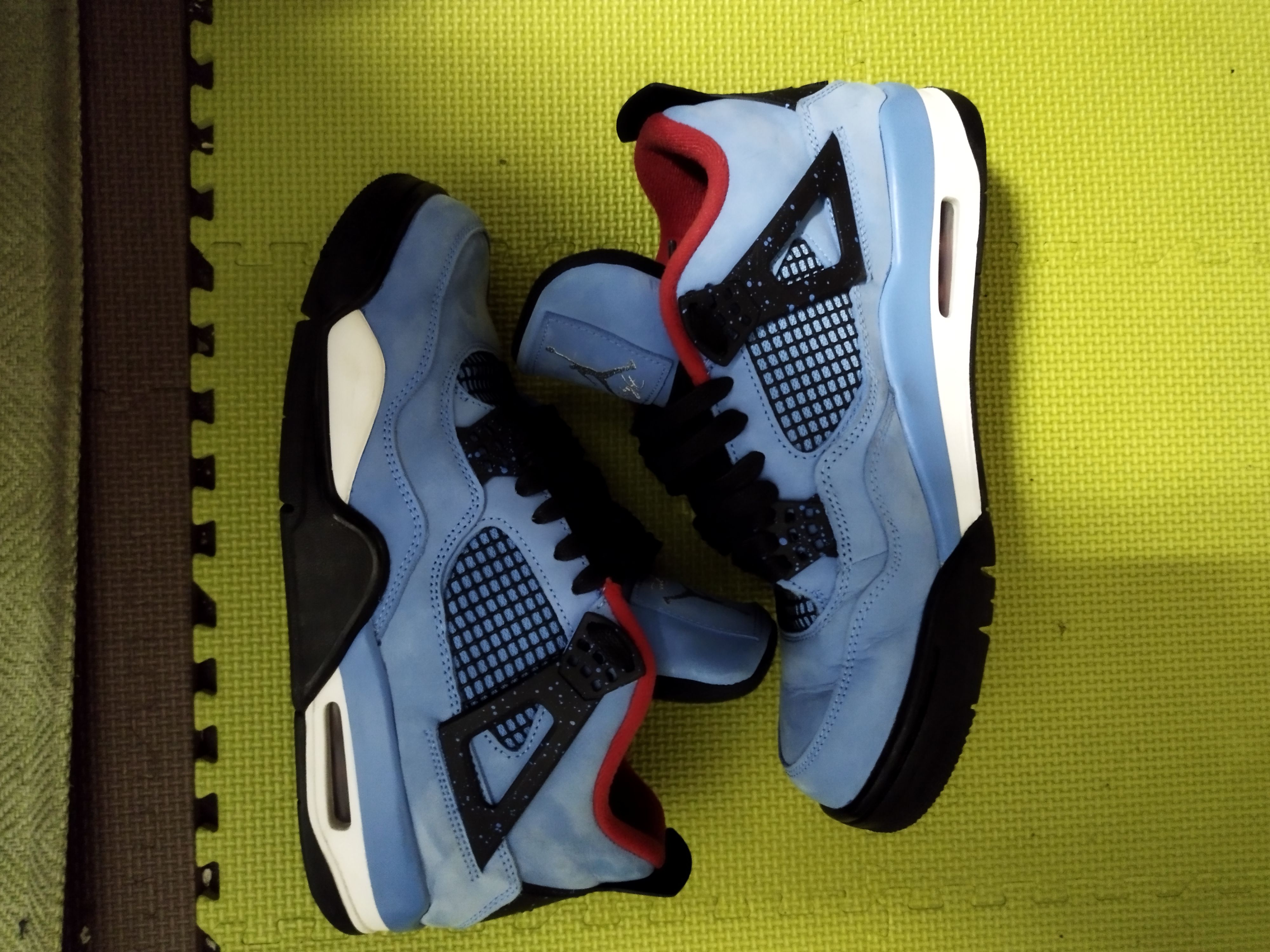 Travis Scott × Nike Air Jordan 4 Retro Cactus Jack "University Blue"