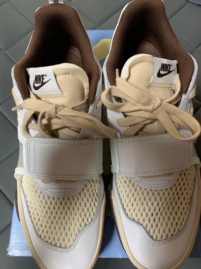 Travis Scott × Nike Zoom Field Jaxx "White and Light Chocolate"