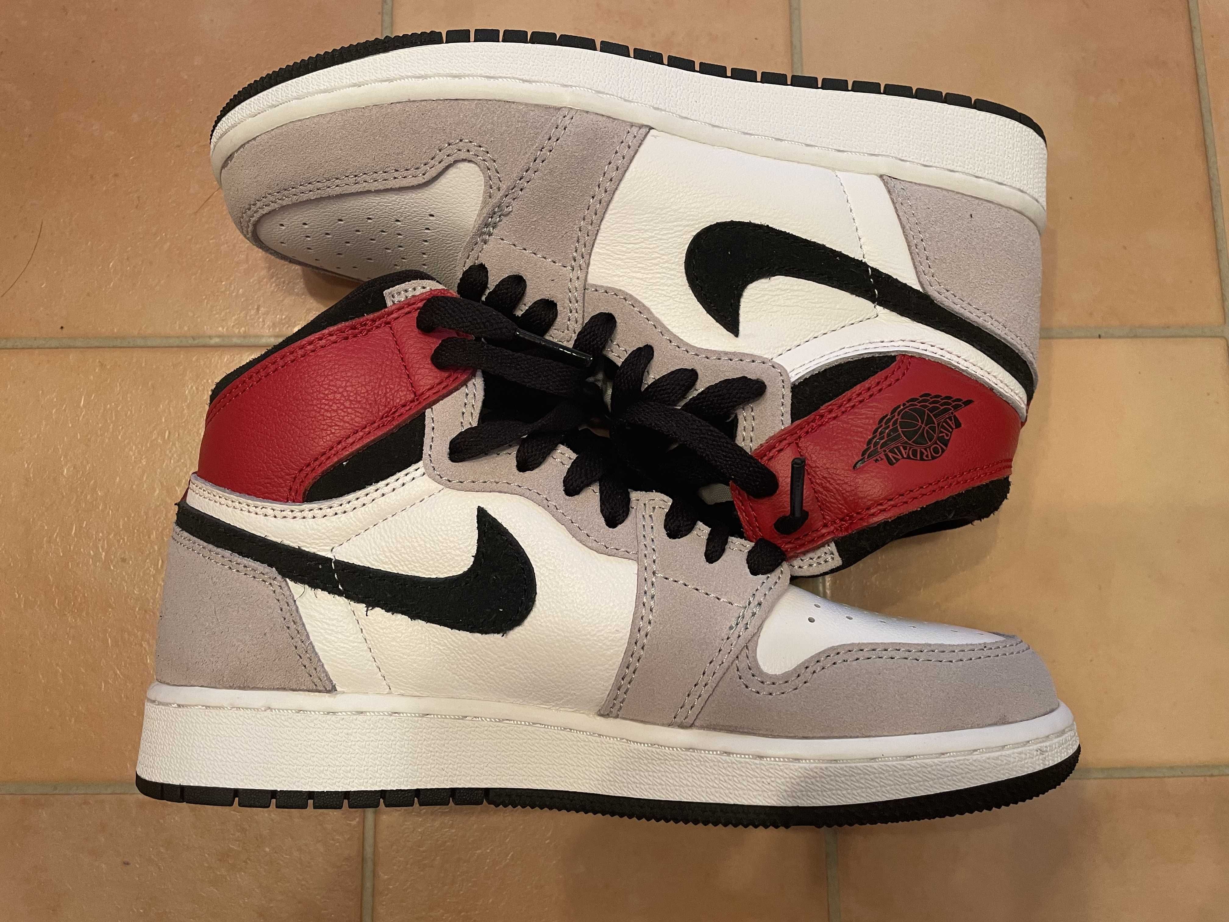 Nike GS Air Jordan 1 High OG "Light Smoke Grey"      