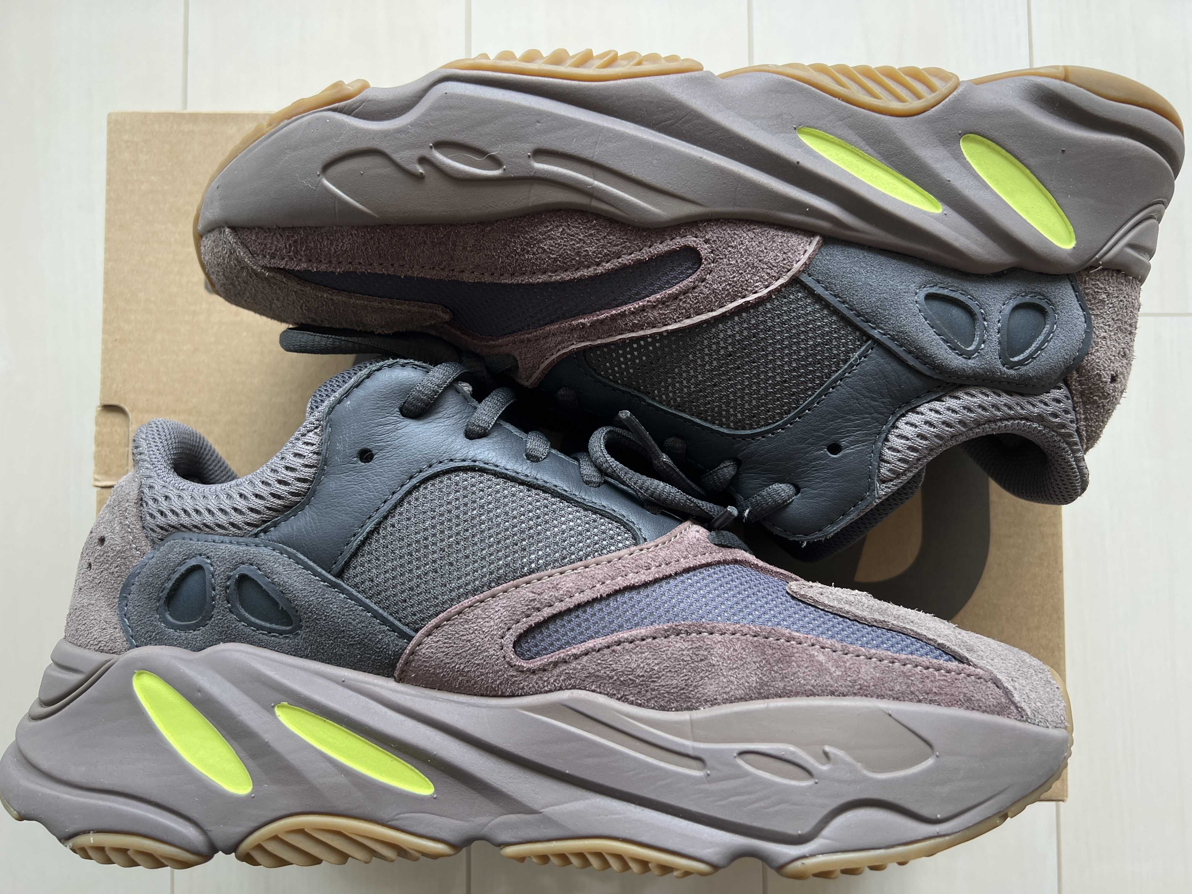 YEEZY BOOST 700 WAVE RUNNER DARK GREY