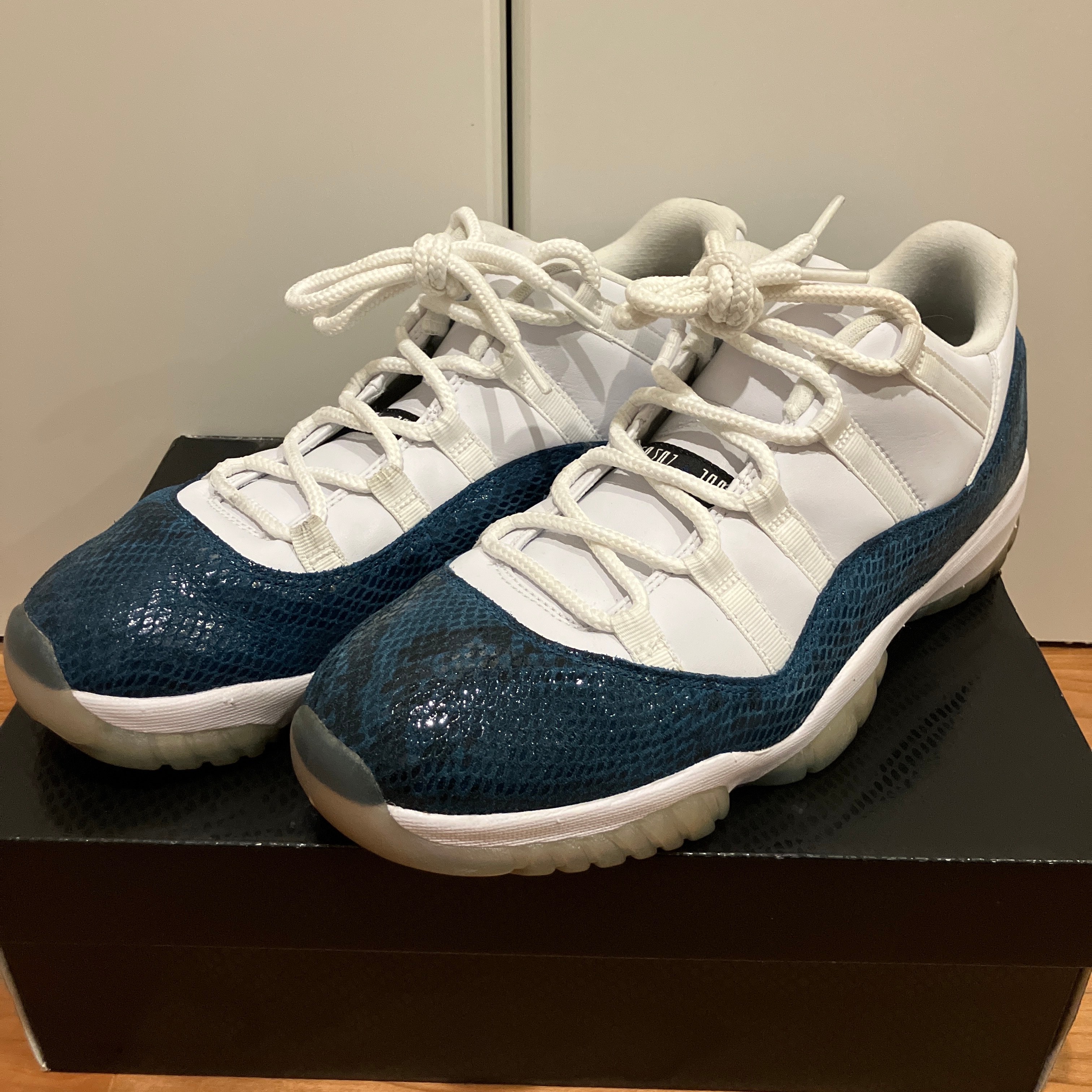AIR JORDAN 11 LOW "SNAKESKIN"