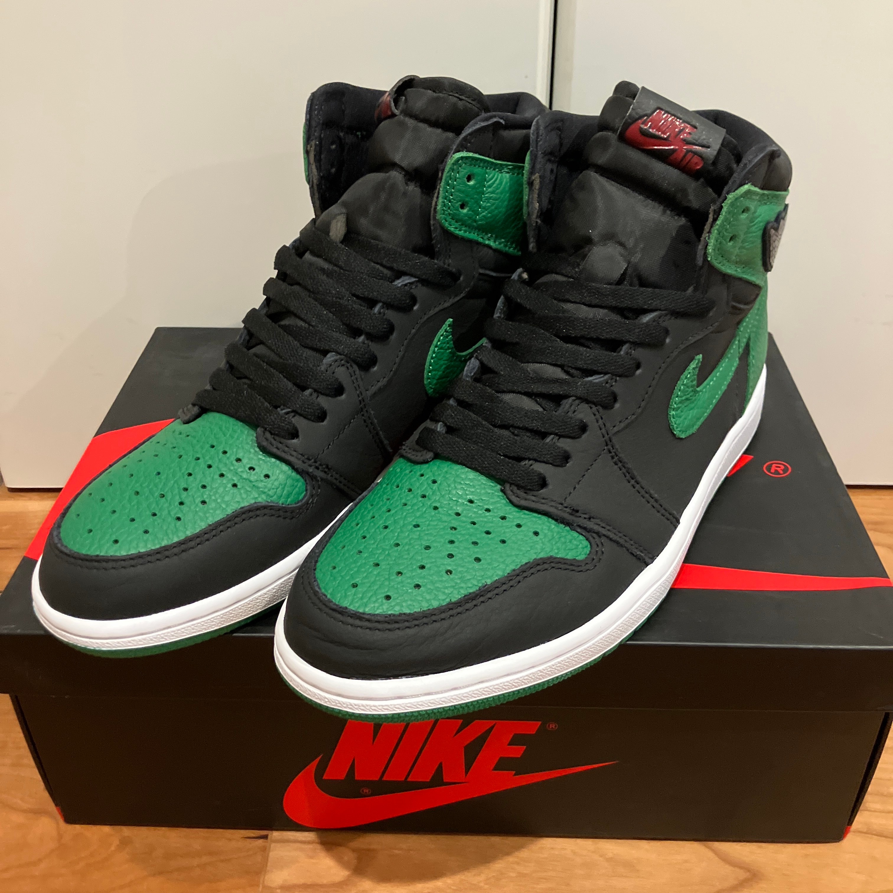 Nike Air Jordan 1 Retro High OG "Black/Pine Green" (2020)
