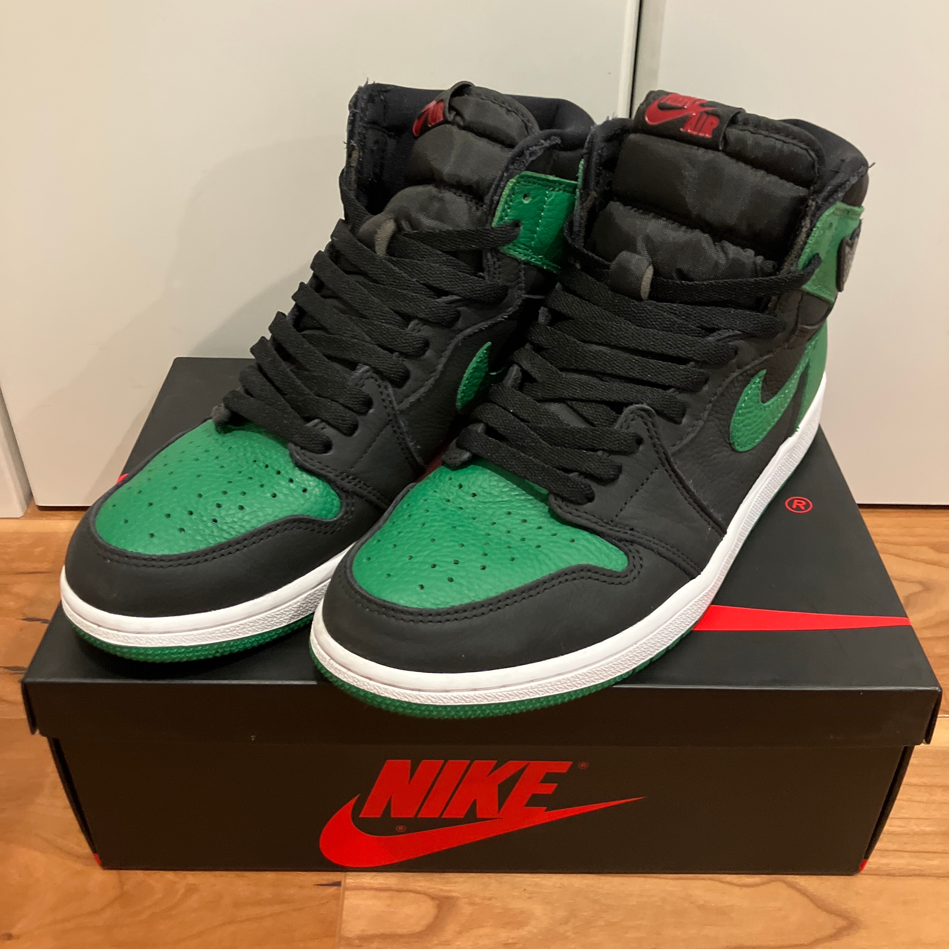 Nike Air Jordan 1 Retro High OG "Black/Pine Green" (2020)