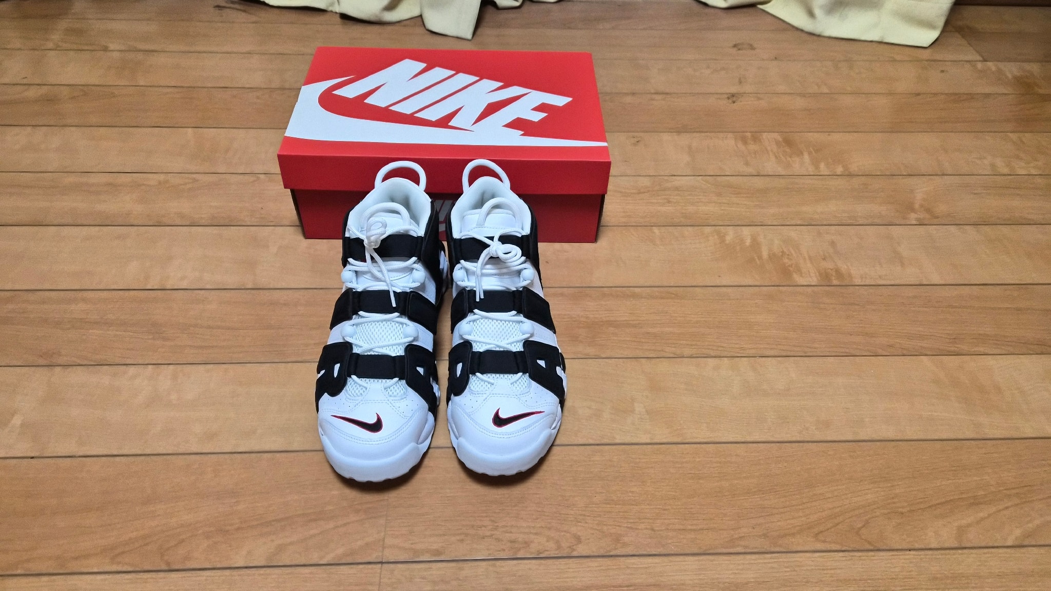 NIKE AIR MORE UPTEMPO "WHITE/BLACK/UNIVERSITY RED"(2020)