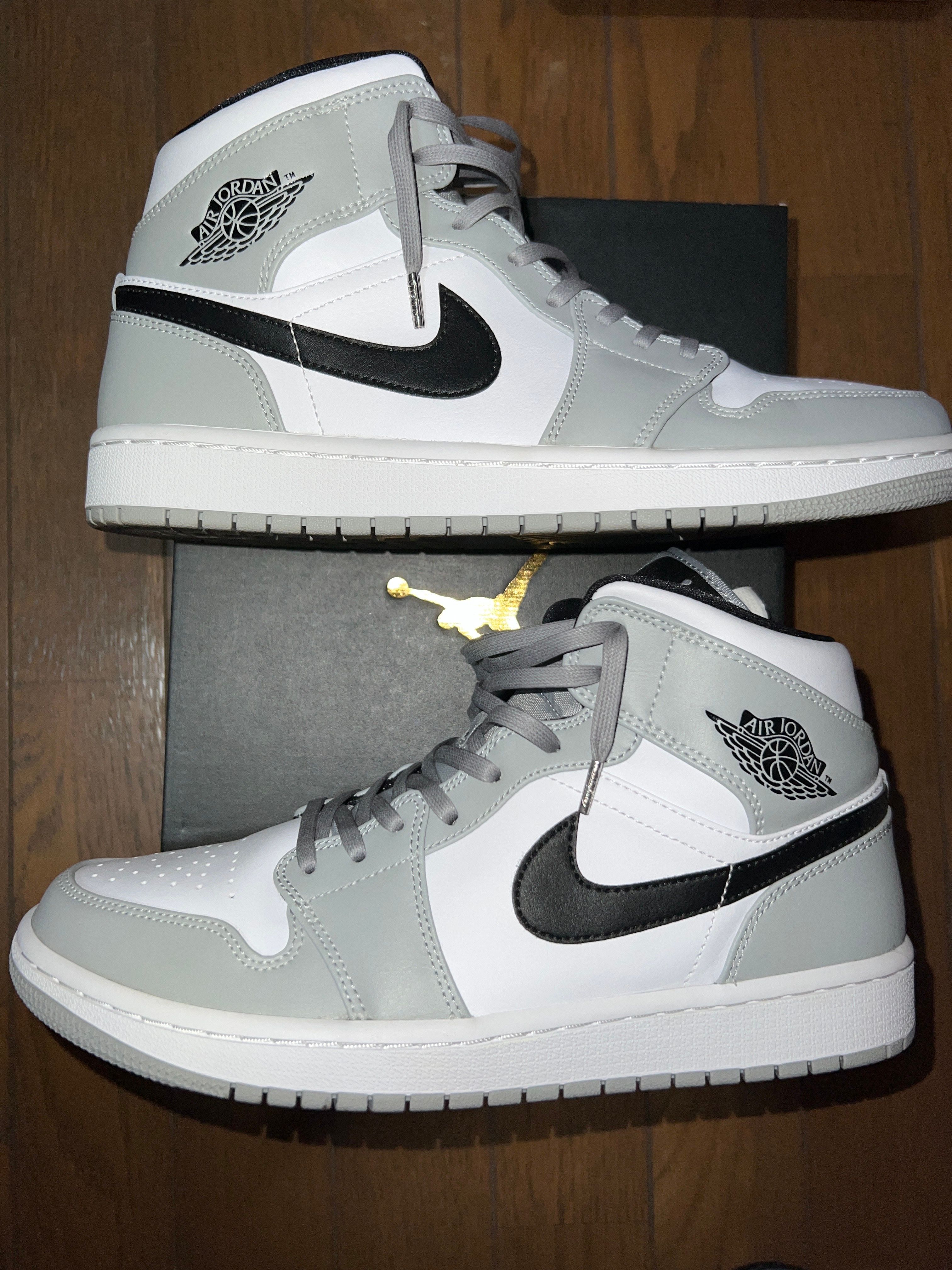 Nike Air Jordan 1 Mid "Light Smoke Grey/White/Black"