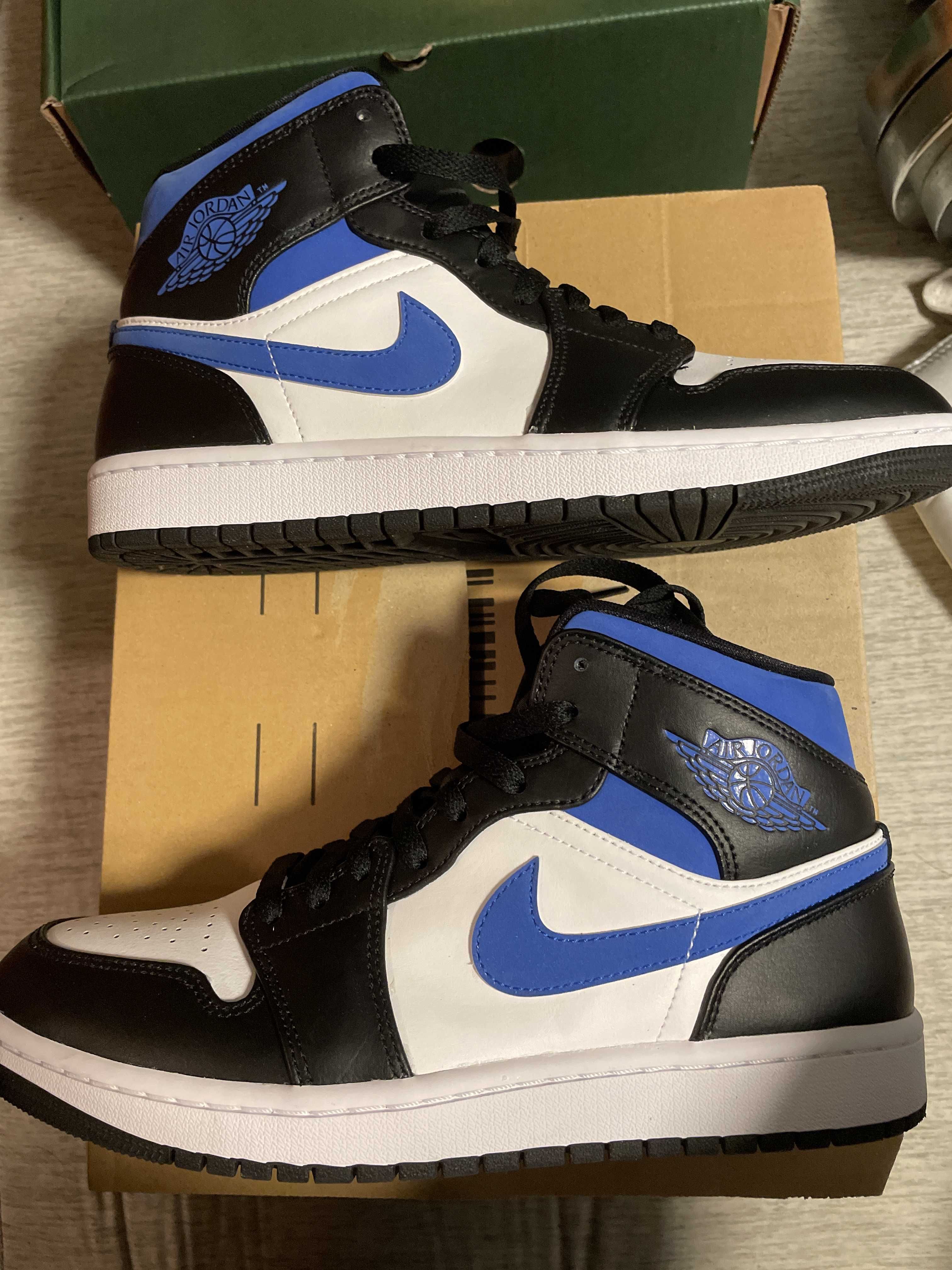 Nike Air Jordan 1 Mid "Royal"