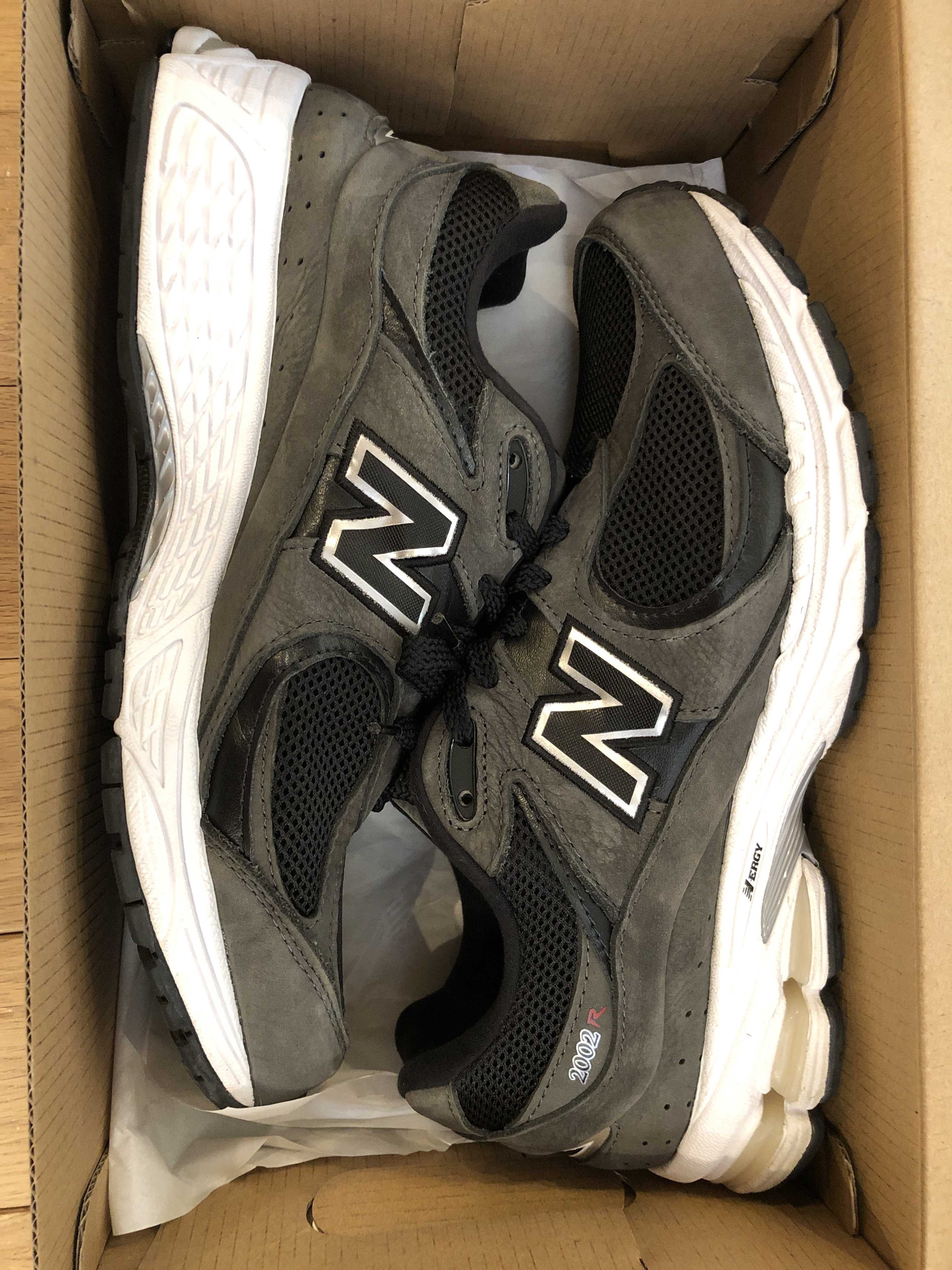 New Balance 2002R "Black/Gray"