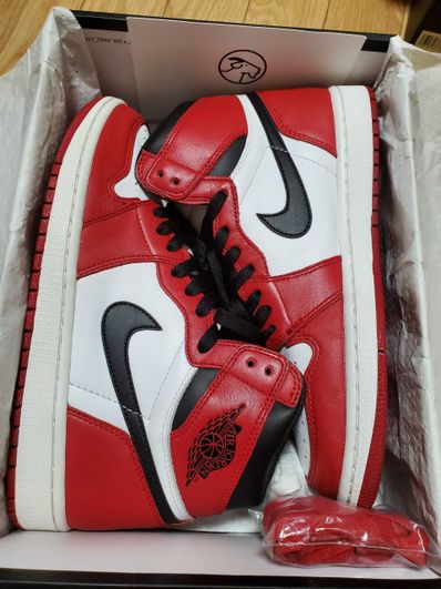 Nike Air Jordan 1 Retro High "Chicago" (2015)