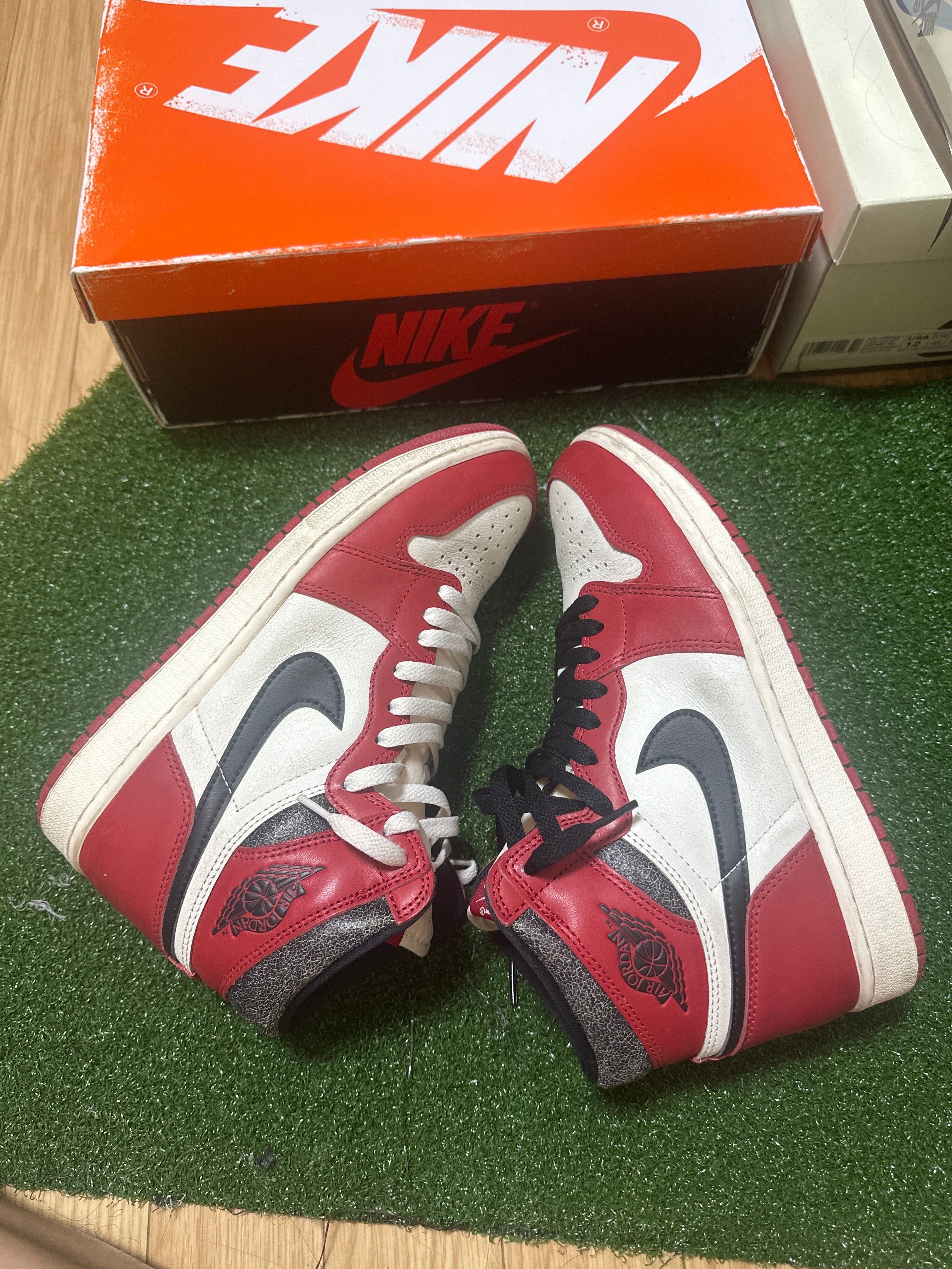 Nike Air Jordan 1 High OG "Lost & Found/Chicago"