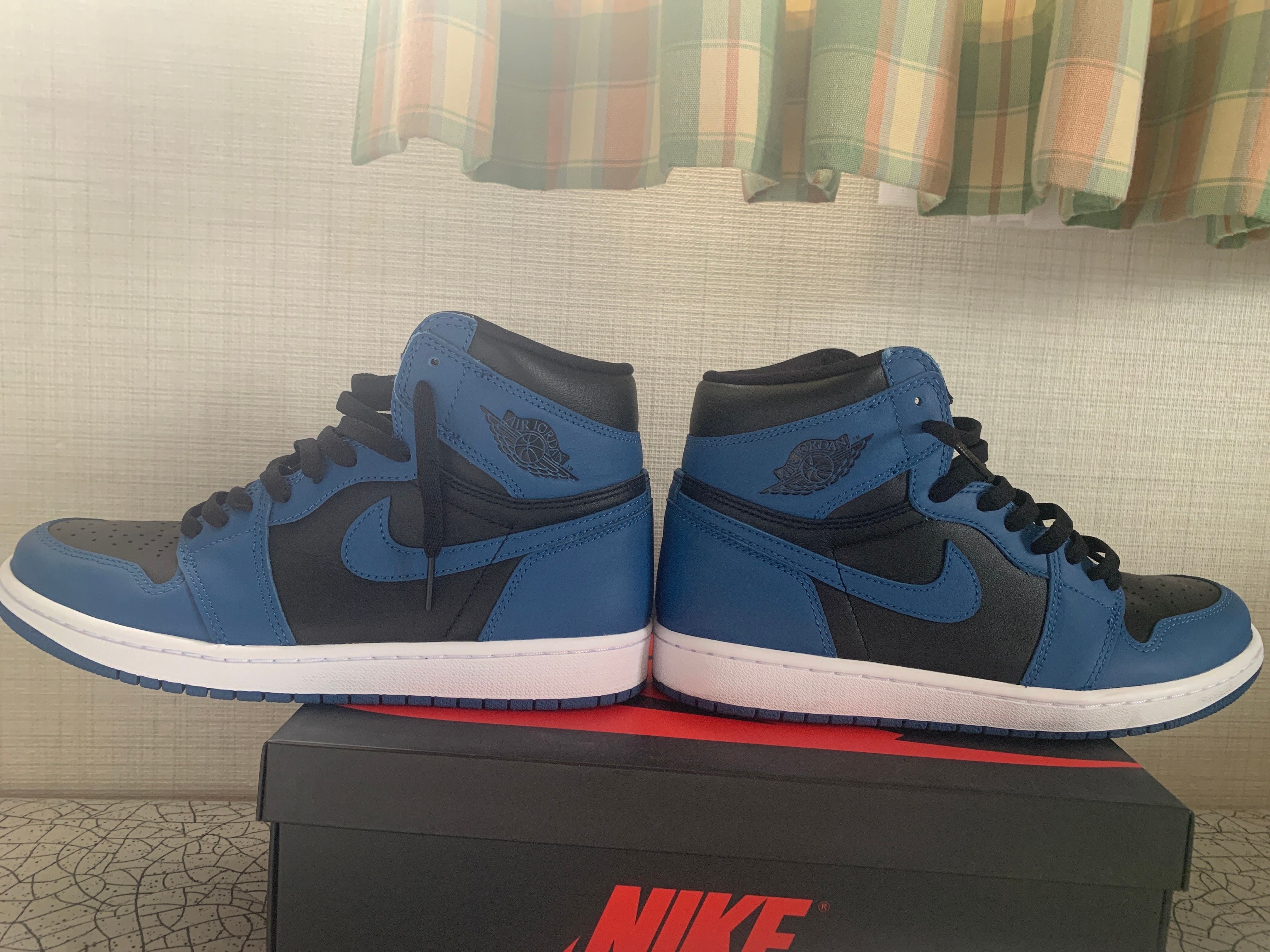 Nike Air Jordan 1 Retro High OG "Dark Marina Blue"