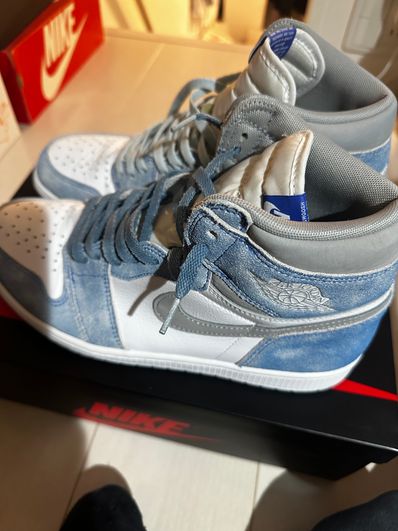 Nike Air Jordan 1 High OG "Hyper Royal"
