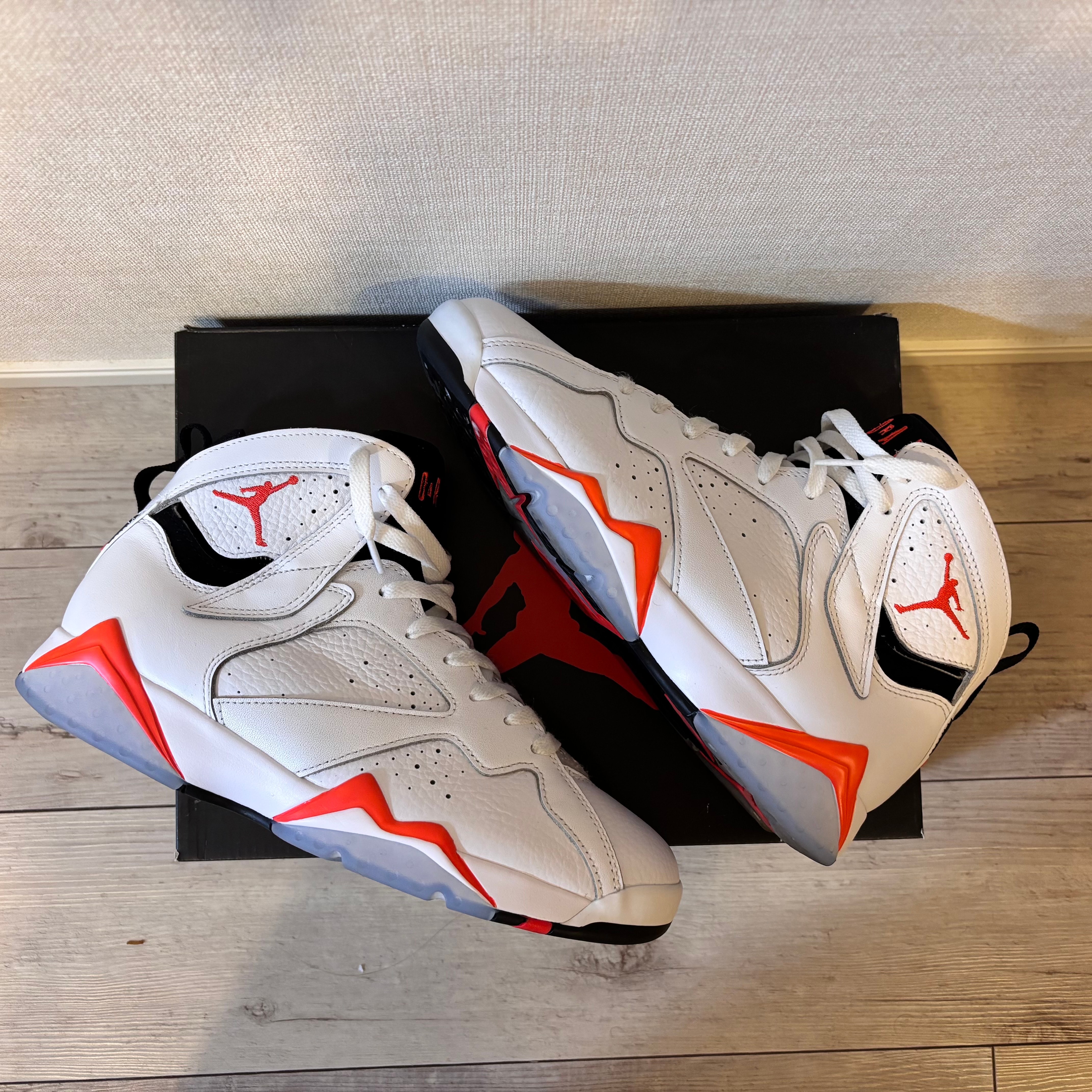 ナイキ エアジョーダン7 レトロ "ホワイト インフラレッド"