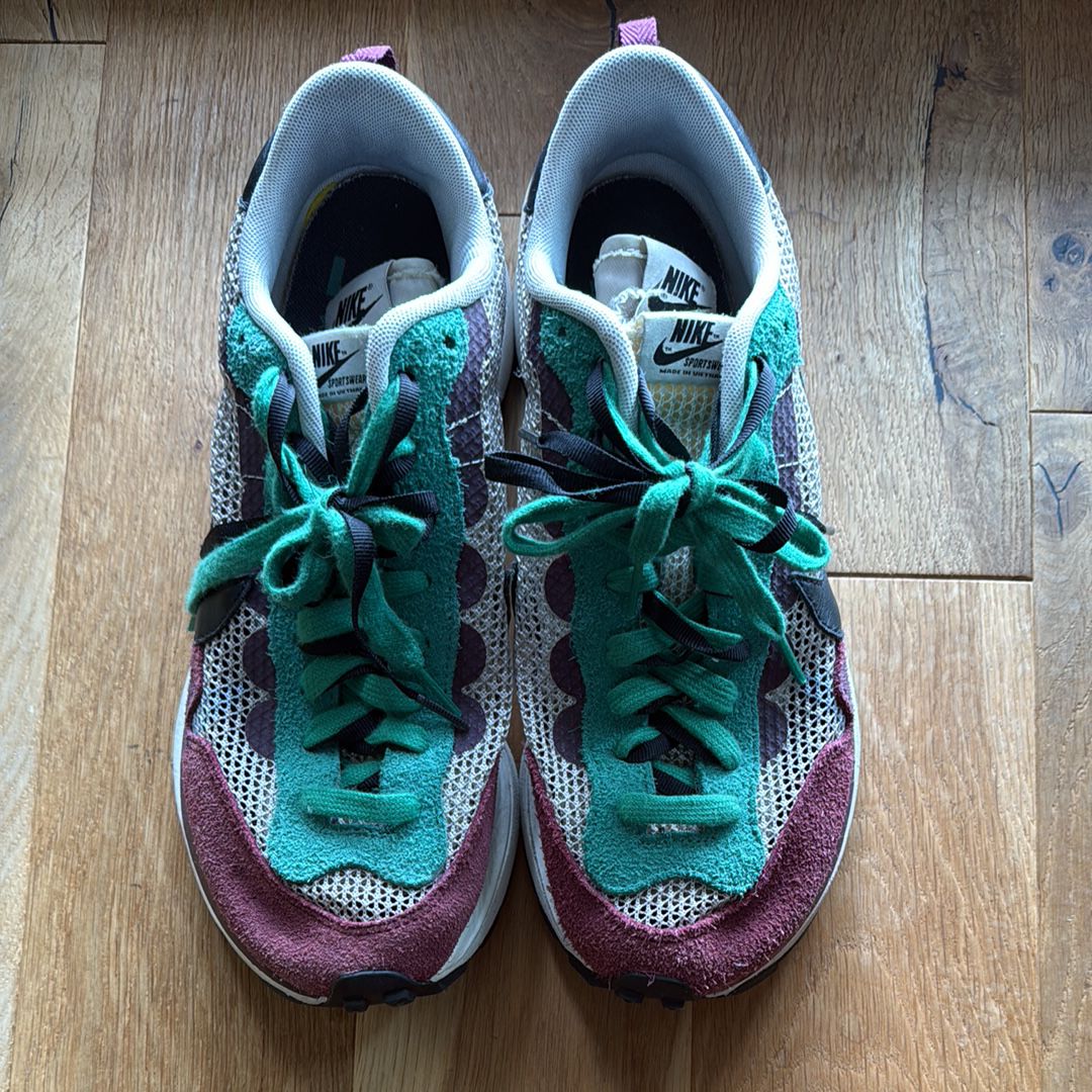 sacai × Nike Vapor Waffle "String/Red/Green"