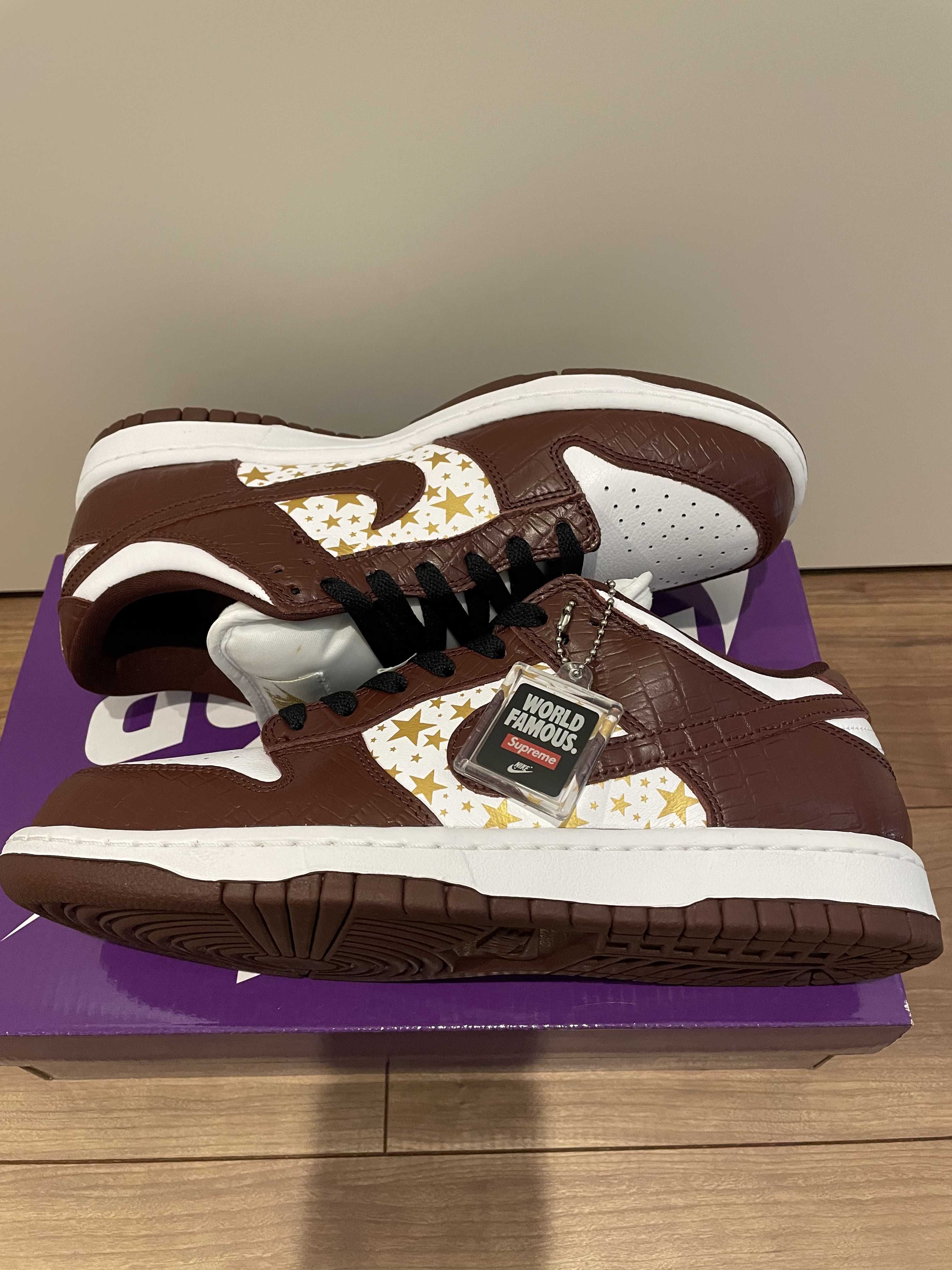 Supreme × Nike SB Dunk Low OG QS Gold Stars "White/Barkroot Brown"