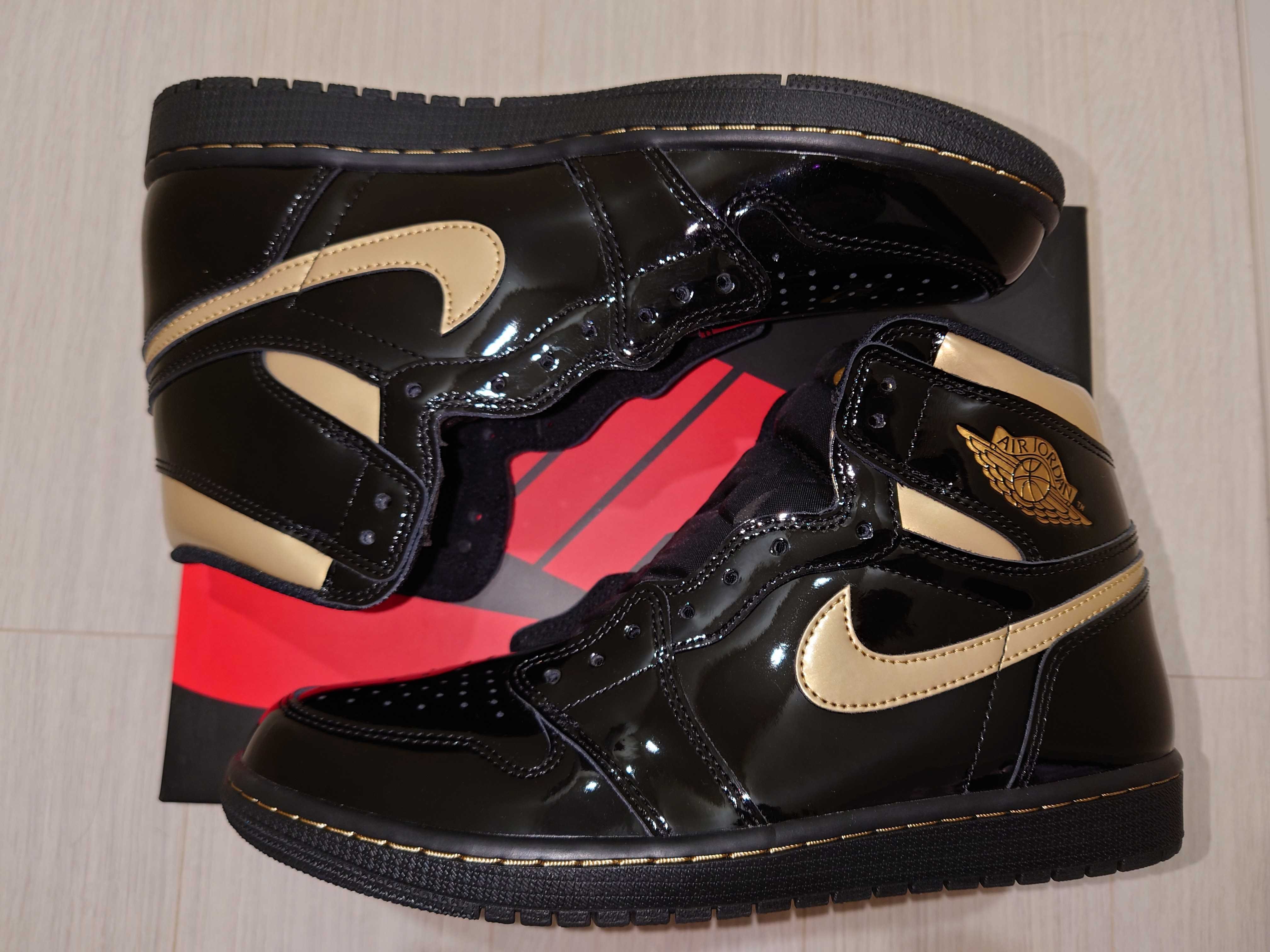 Nike Air Jordan 1 High OG "Black-Metalic Gold"