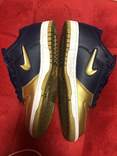 Supreme × Nike SB Dunk Low OG QS "Metallic Gold/Navy"