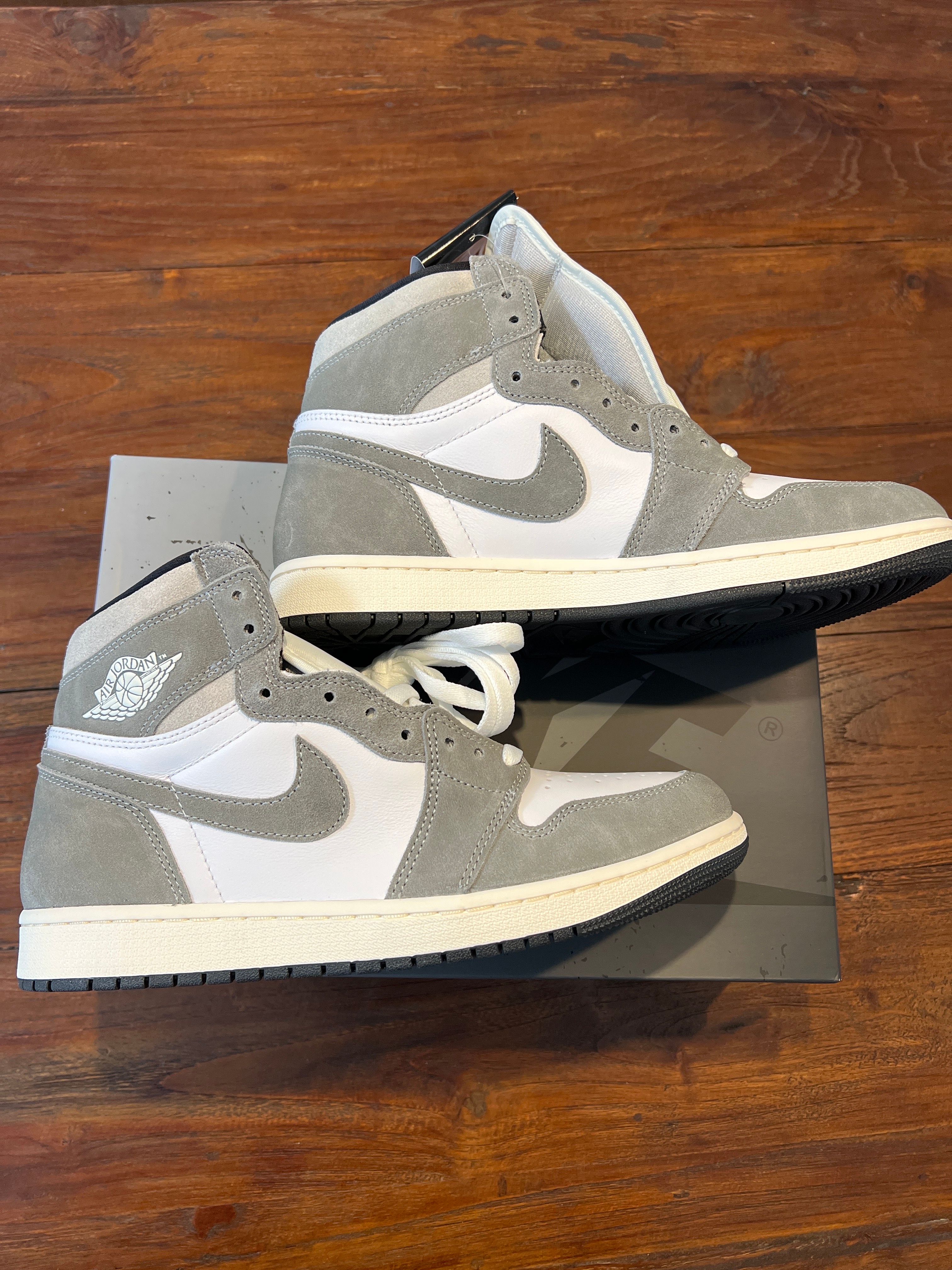 Nike Air Jordan 1 Retro High OG "Black and Smoke Grey"