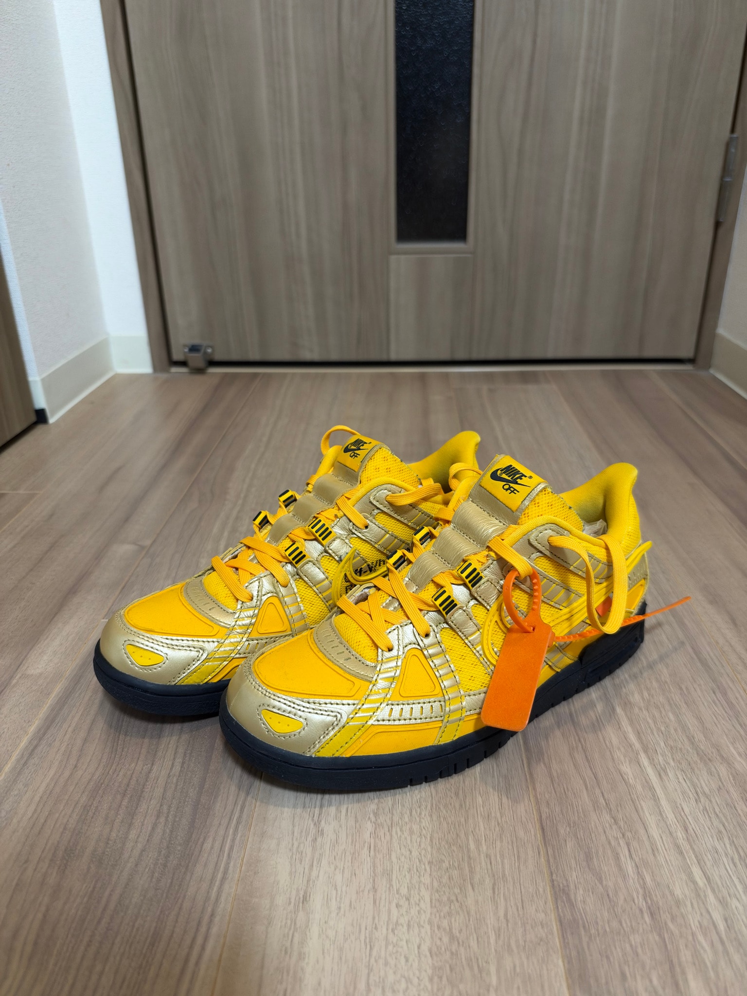 Off-White × Nike Air Rubber Dunk "University Gold" 