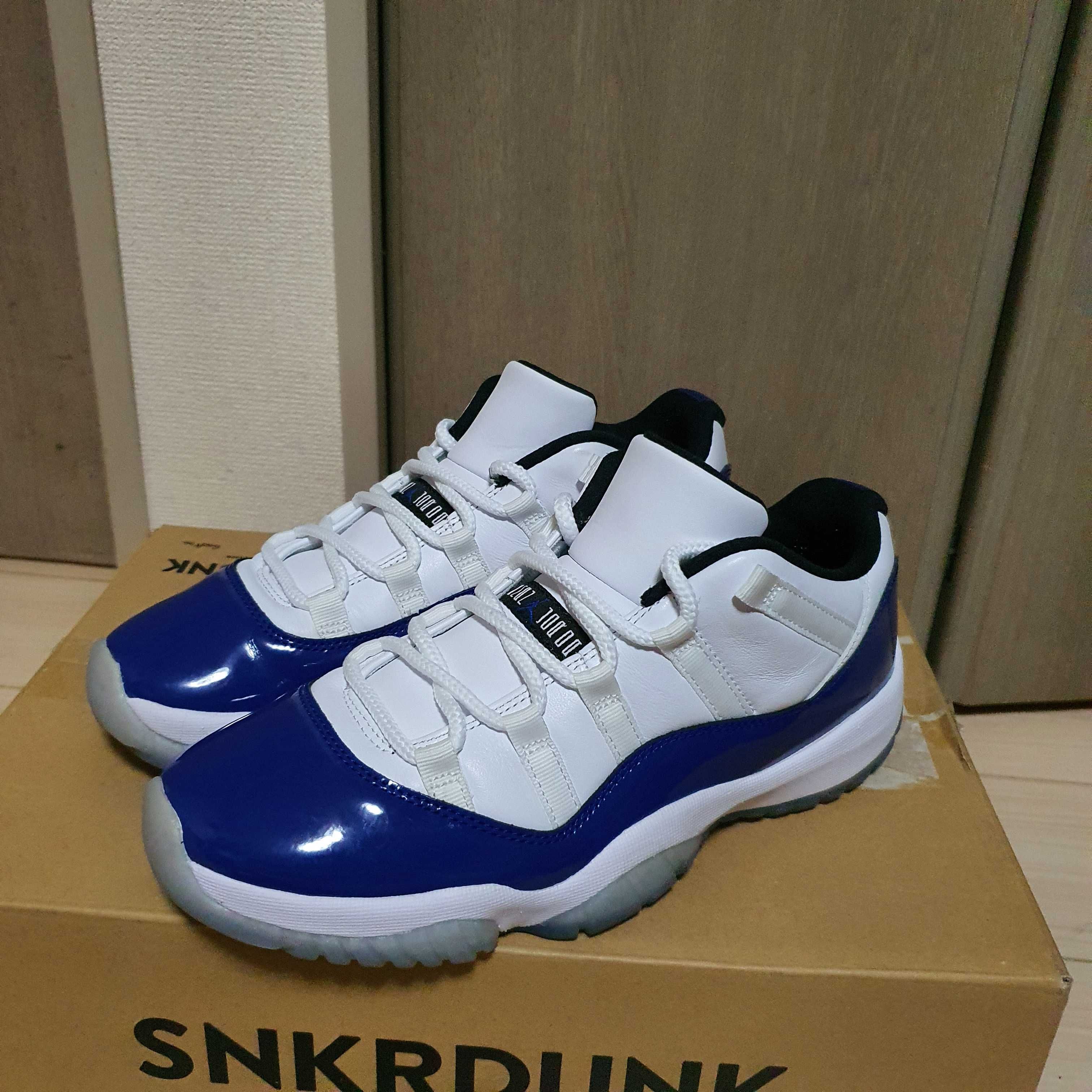 NIKE Women's AIR JORDAN 11 LOW "CONCORD SKETCH"