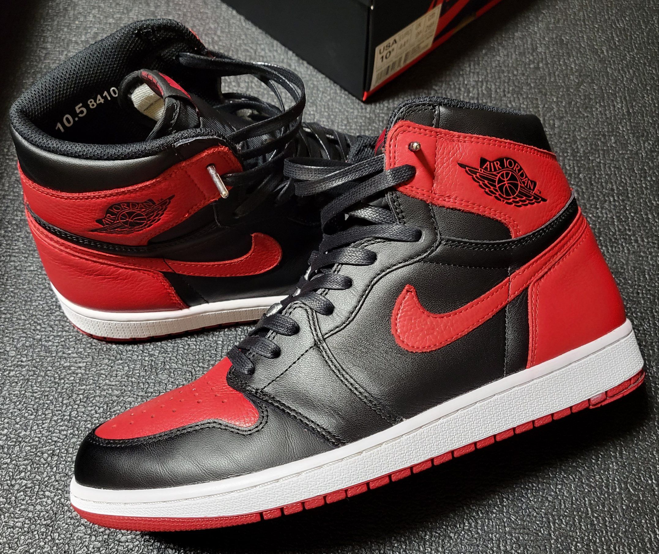 Nike Air Jordan 1 Retro High OG "Bred/Banned" (2016)