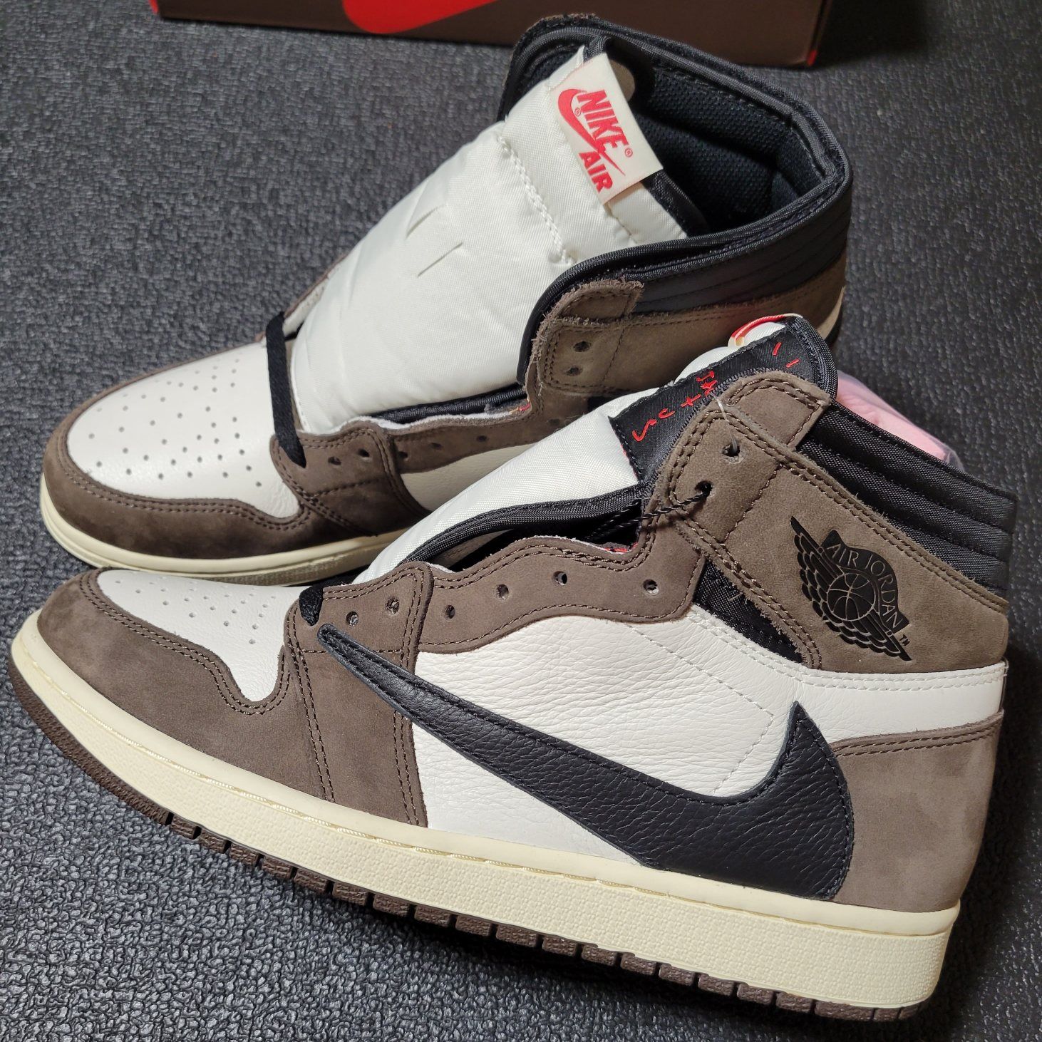 Travis Scott × Nike Air Jordan 1 Retro High OG TS SP "Sail/Dark Mocha"