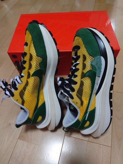 sacai × Nike Vapor Waffle "Tour Yellow/Stadium Green-Sail"
