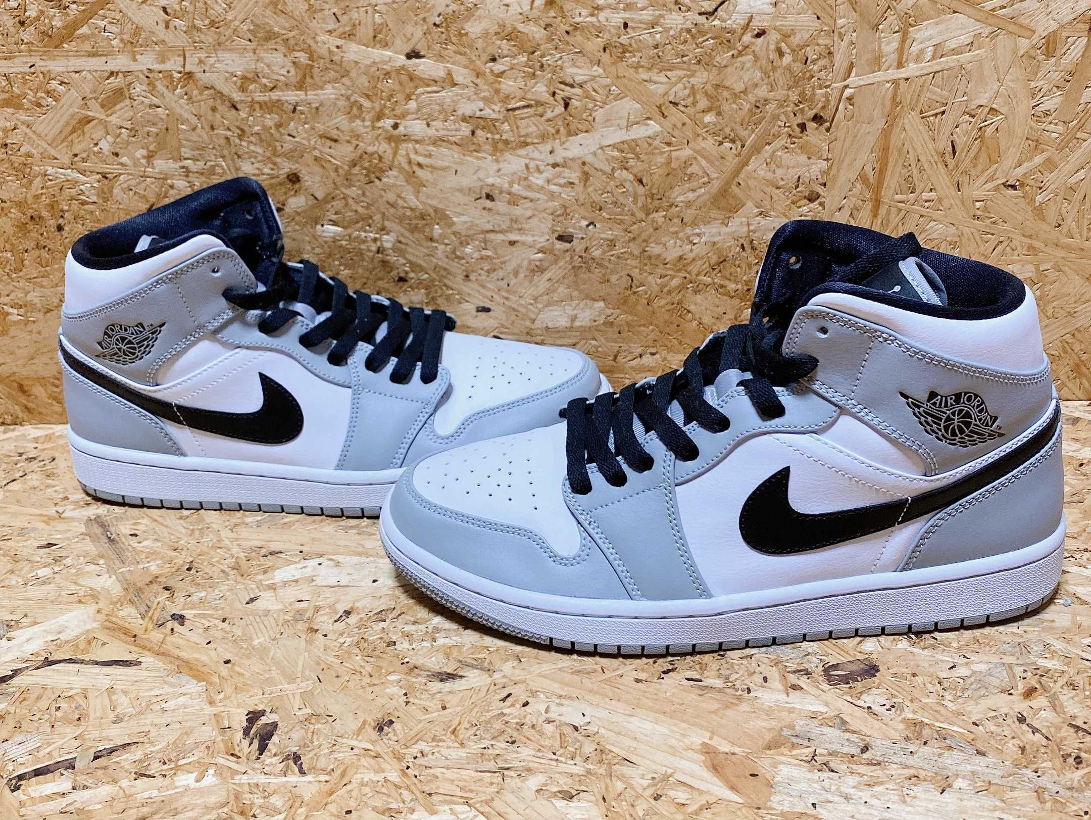 Nike Air Jordan 1 Mid "Light Smoke Grey/White/Black"