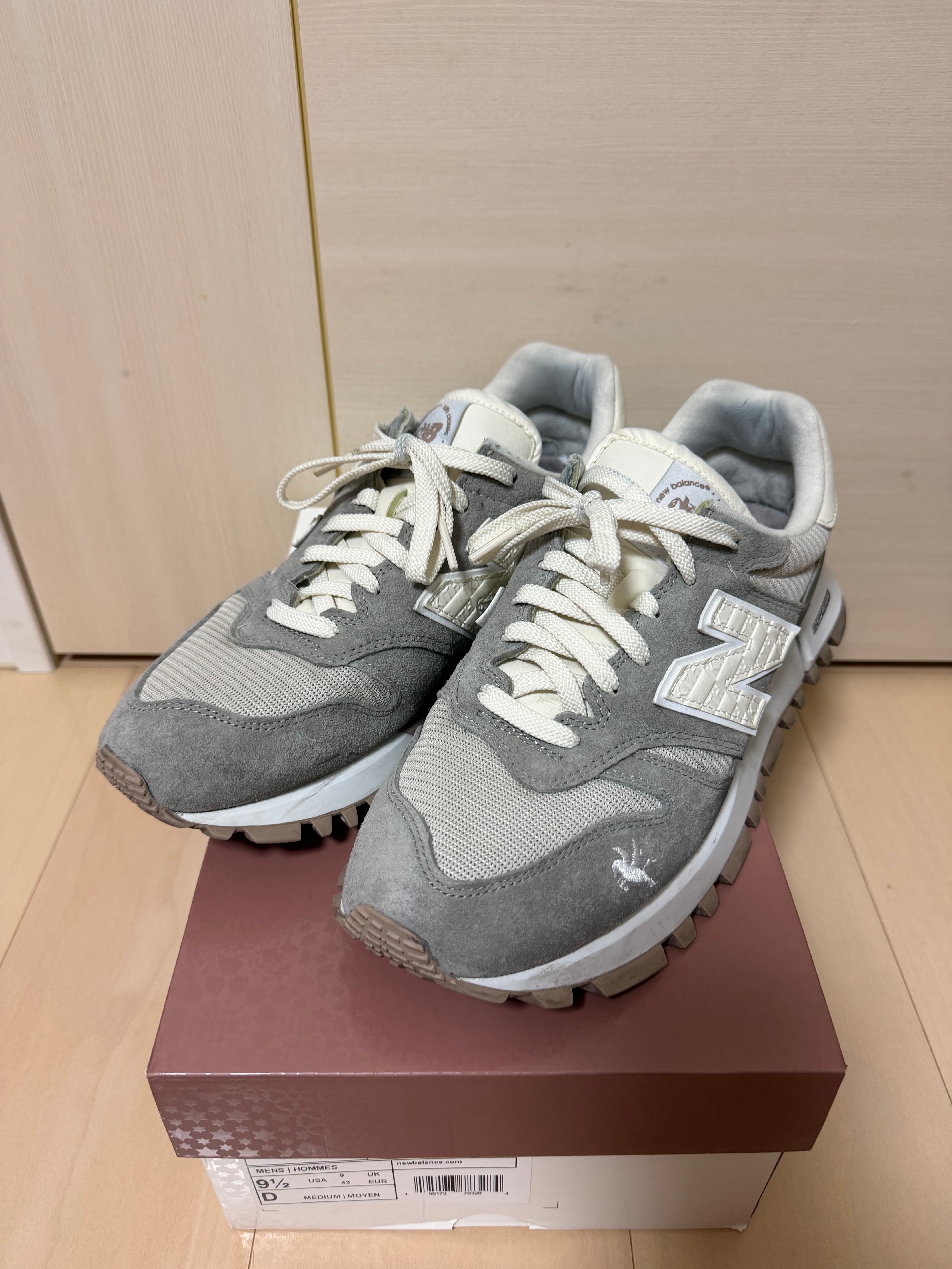 キス × ニューバランス RC1300 10th アニバーサリー "エレファントスキン/サファリ"