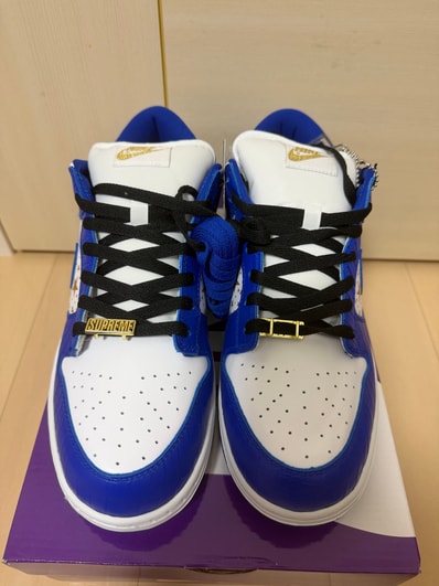 Supreme × Nike SB Dunk Low OG QS Gold Stars "White/Hyper Blue"