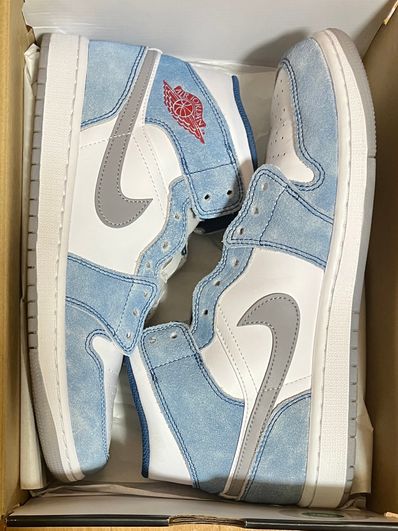 Nike Air Jordan 1 Mid SE "White/Hyper Royal/Red"