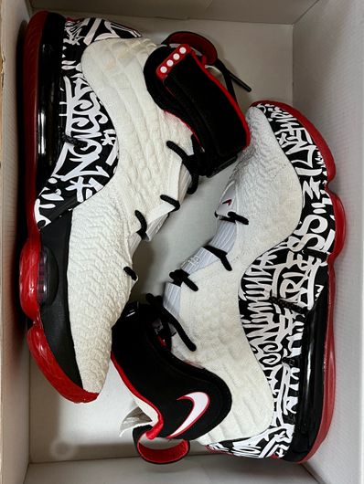 NIKE LEBRON XVII GRAFFITI