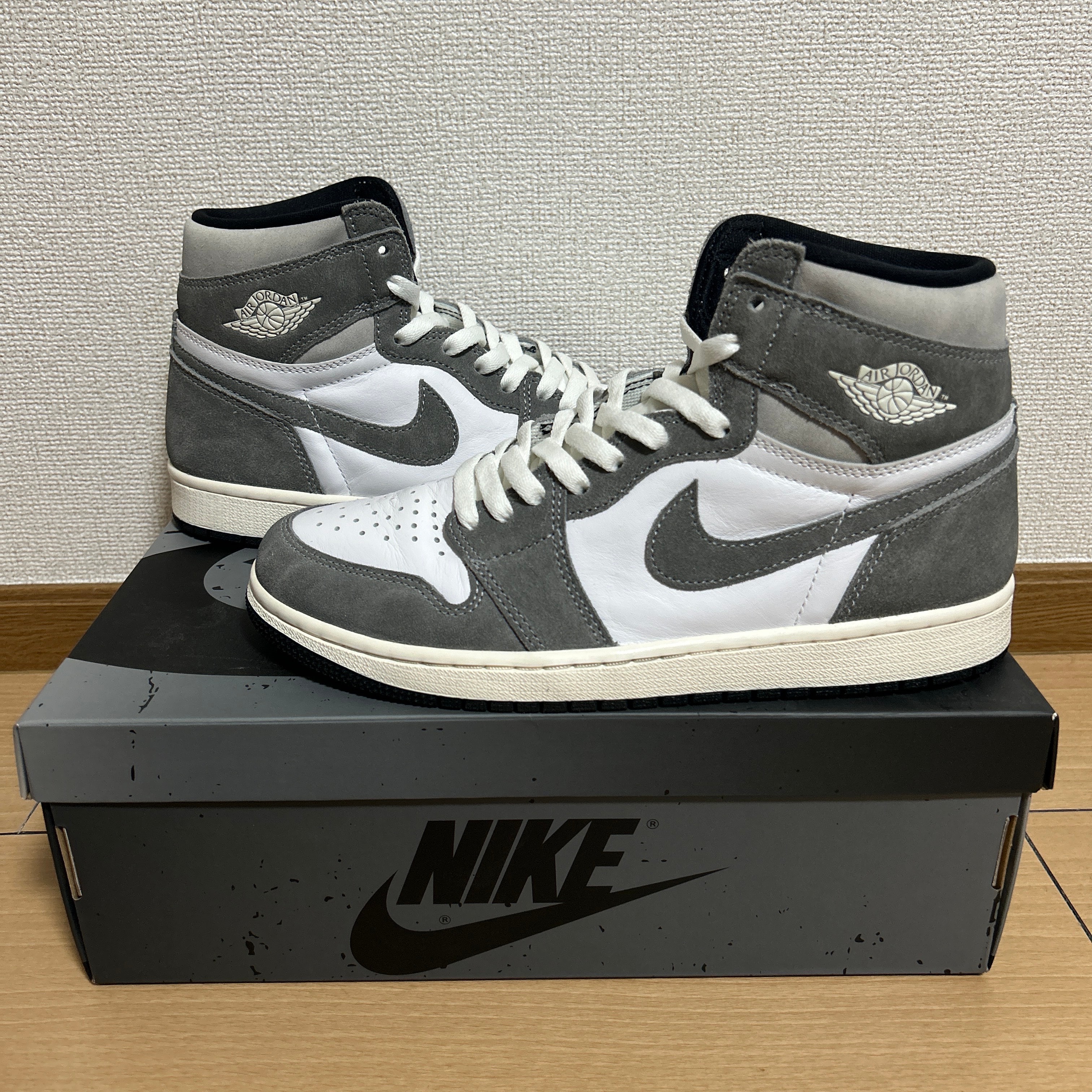 Nike Air Jordan 1 Retro High OG "Black and Smoke Grey"