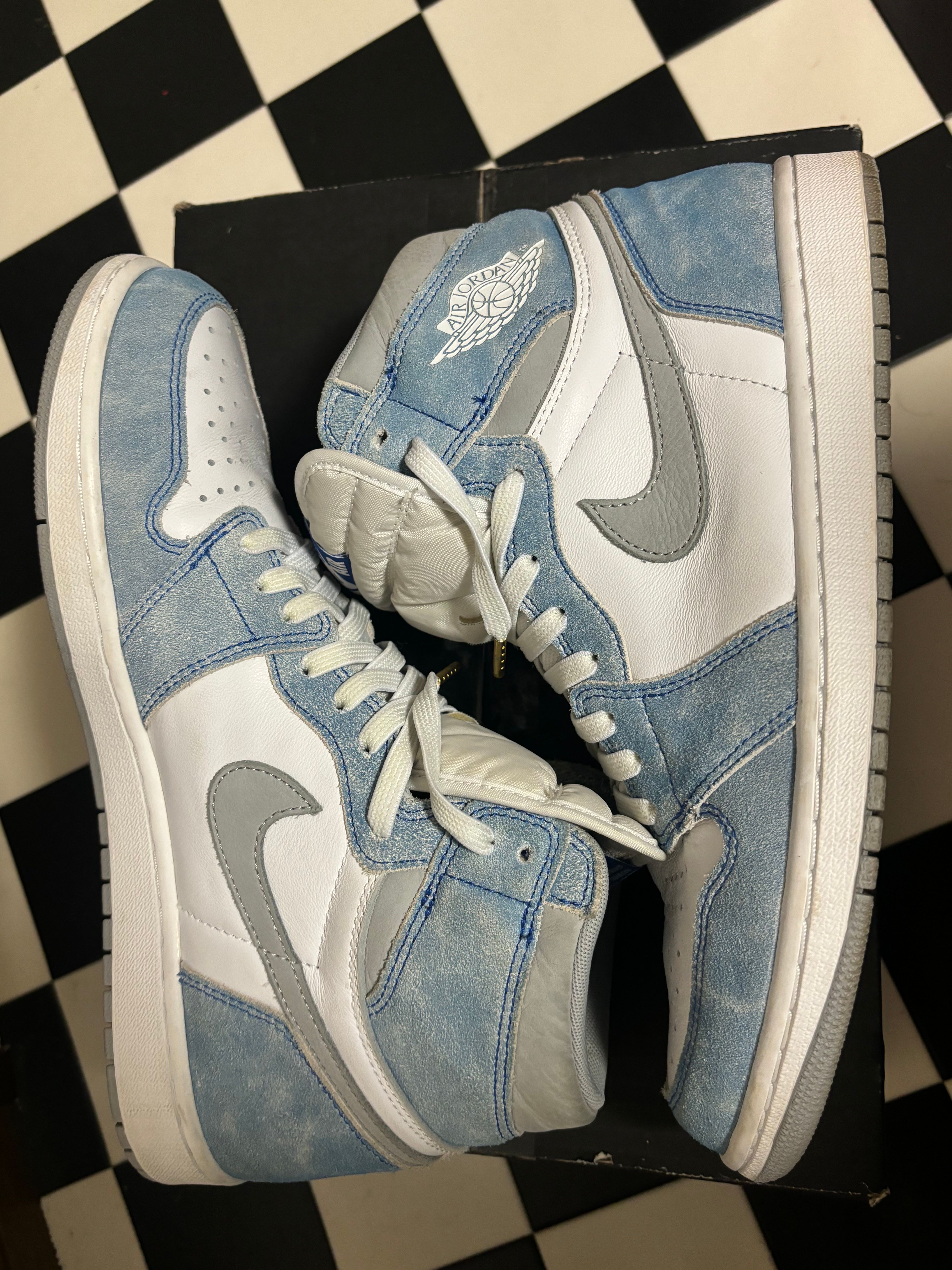 Nike Air Jordan 1 High OG "Hyper Royal"