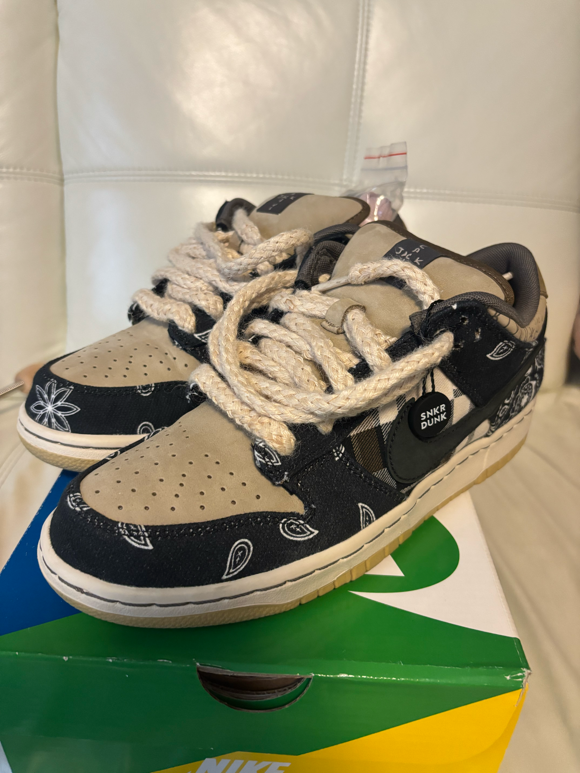 Travis Scott × Nike SB Dunk Low "Black/Parachute Beige"