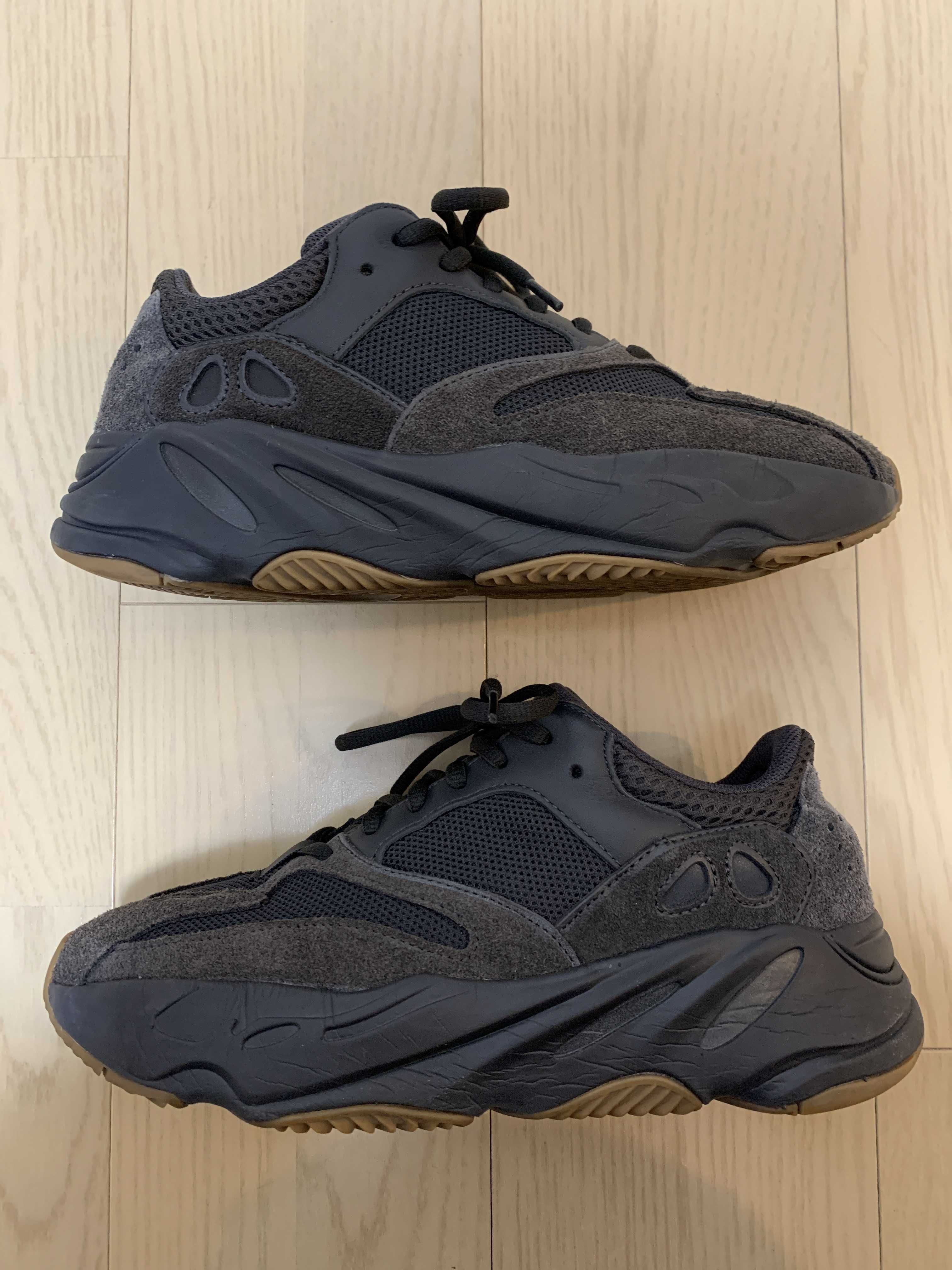 adidas YEEZY Boost 700 "Utility Black"