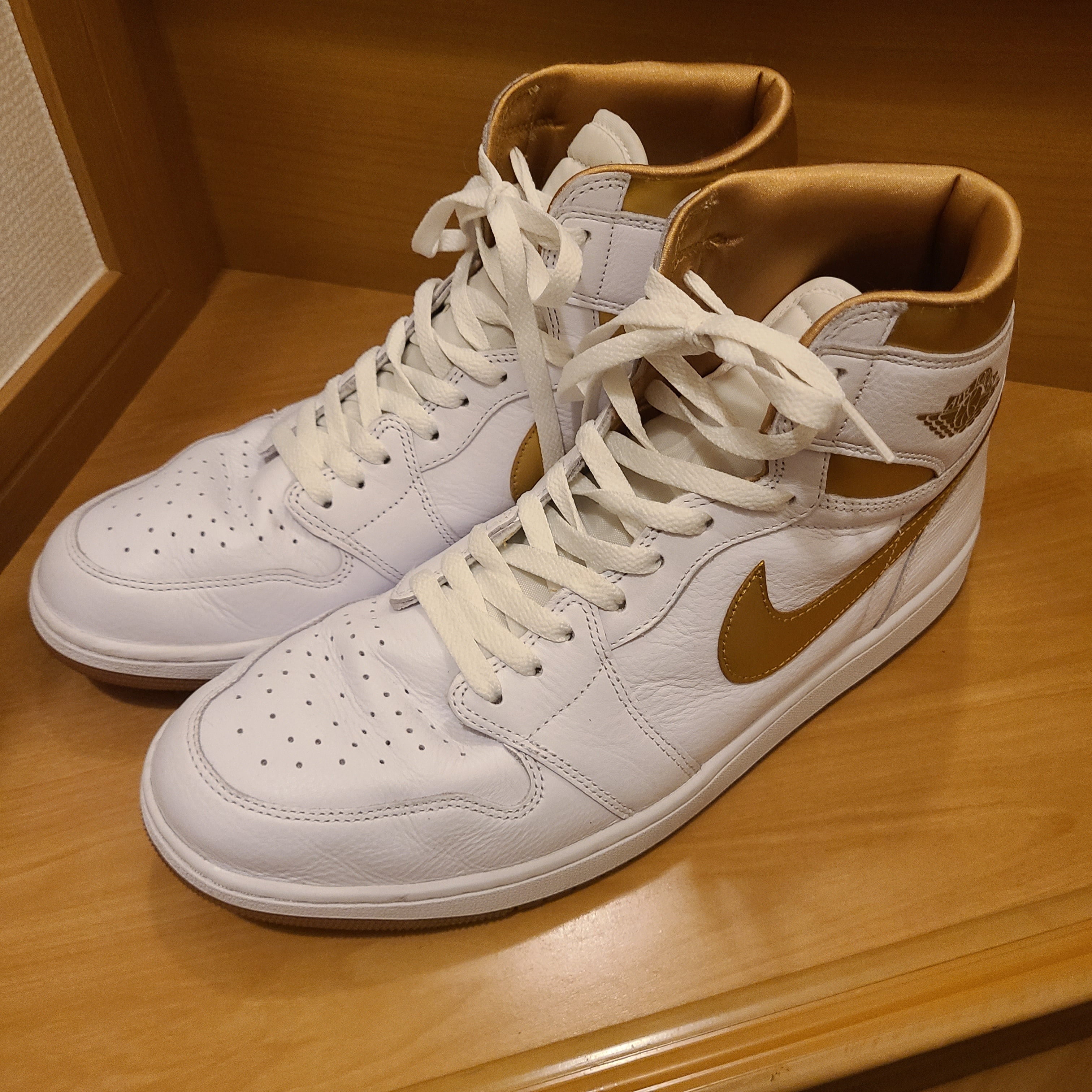Nike Women's Air Jordan 1 Retro High OG "White and Gold"