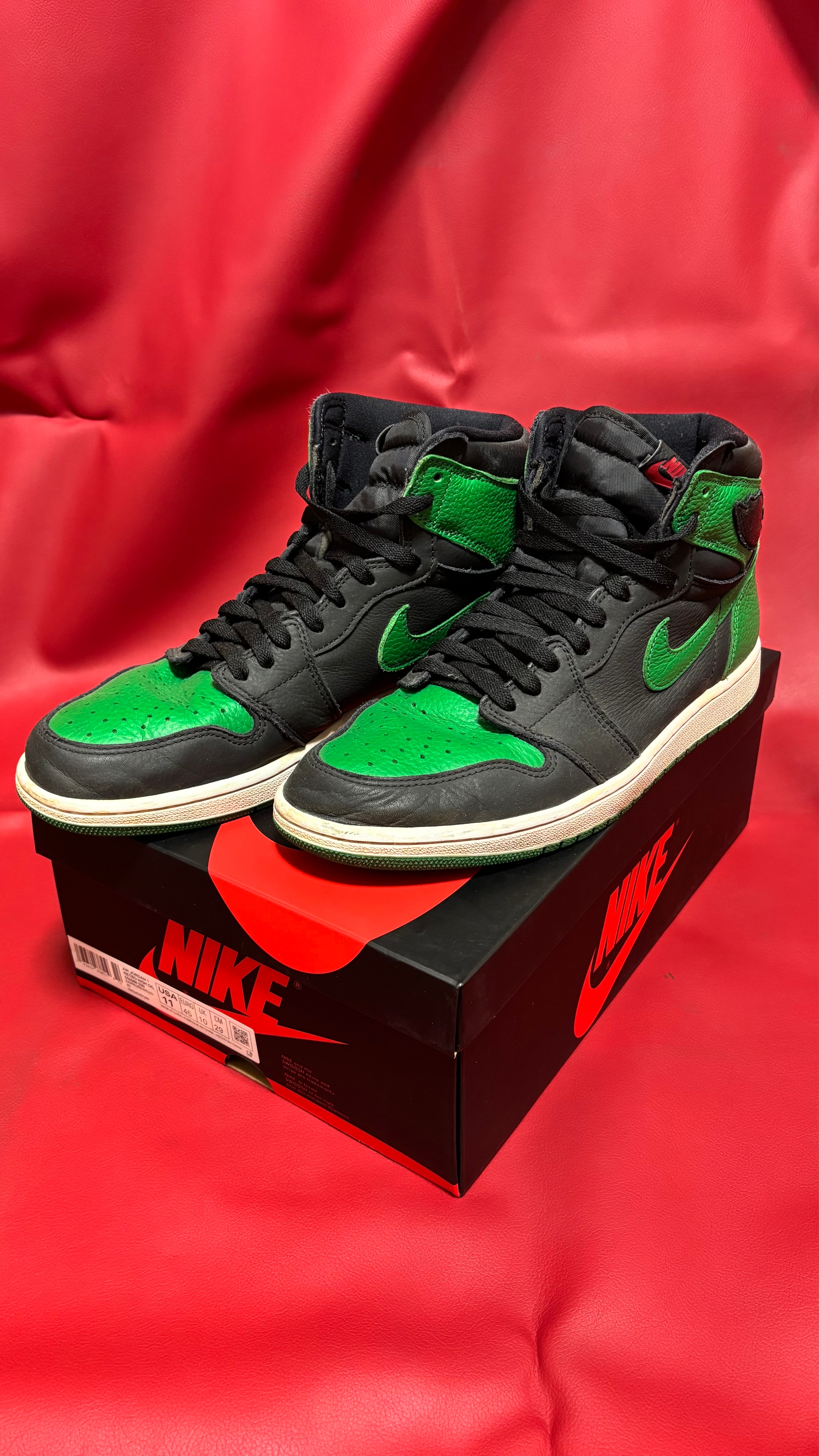 Nike Air Jordan 1 Retro High OG "Black/Pine Green" (2020)