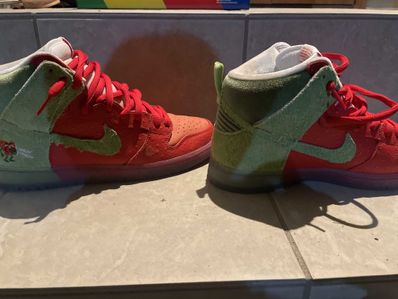 Nike SB Dunk High "Strawberry Cough"