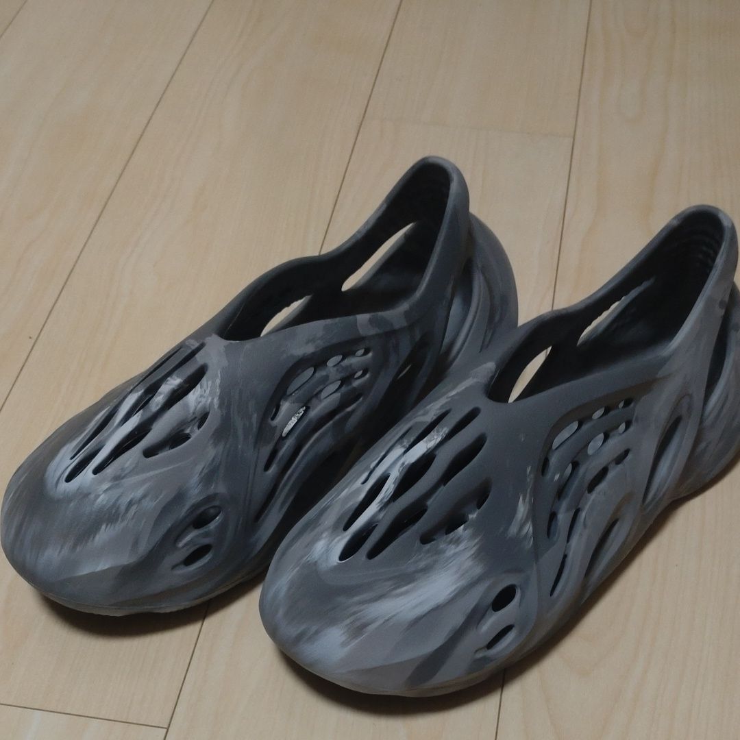 k*様 YEEZY FOAM RUNNER ブラック イージーフォームランナー YZY FOAM RUNNER シリーズより新色「Onyx」が発売！2022年6月8日